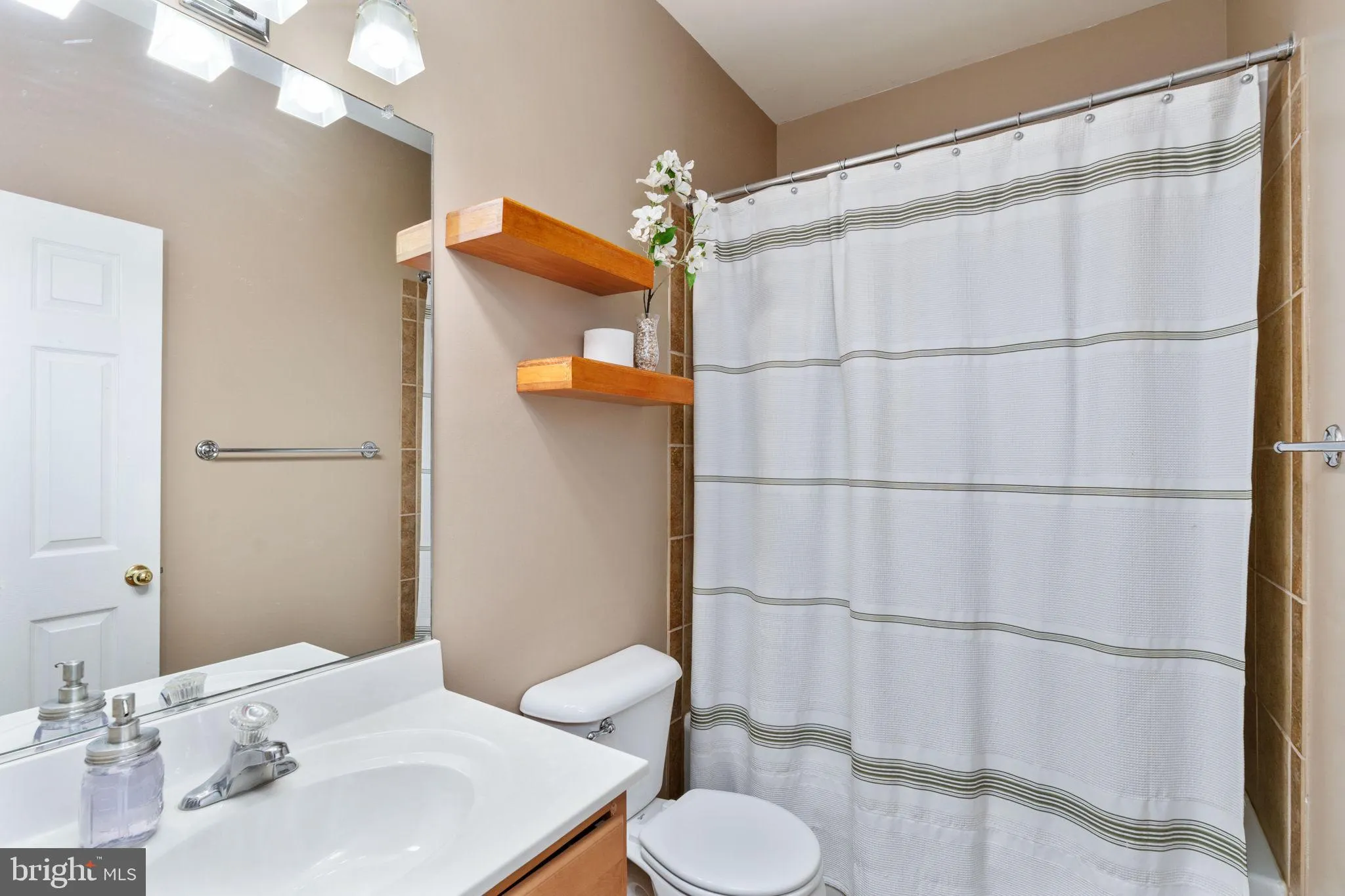 Fredericksburg, Virginia 22406, United States, 3 Bedrooms Bedrooms, ,3 BathroomsBathrooms,Residential,Active,199916