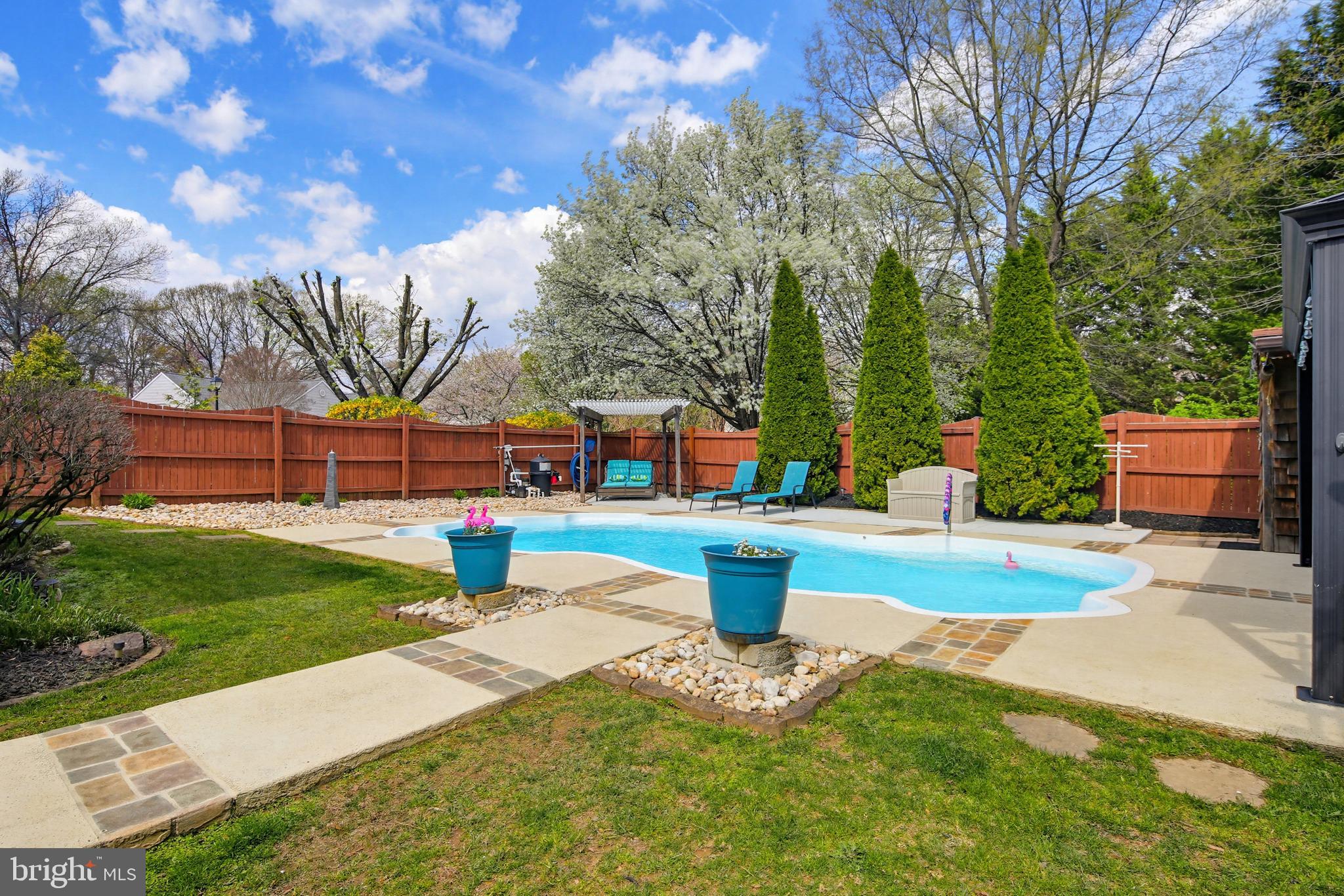 LISA AVENUE ESTATES - Residential