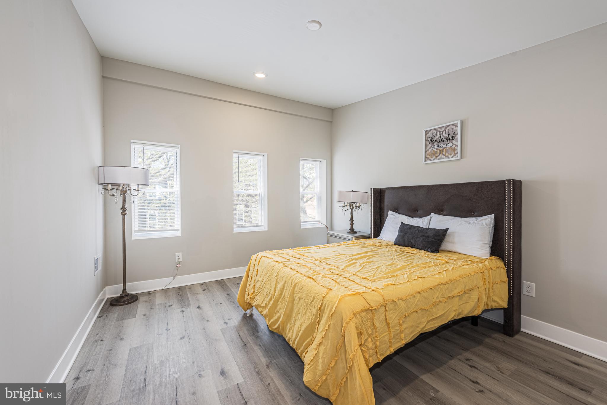 SANDTOWN-WINCHESTER - Residential