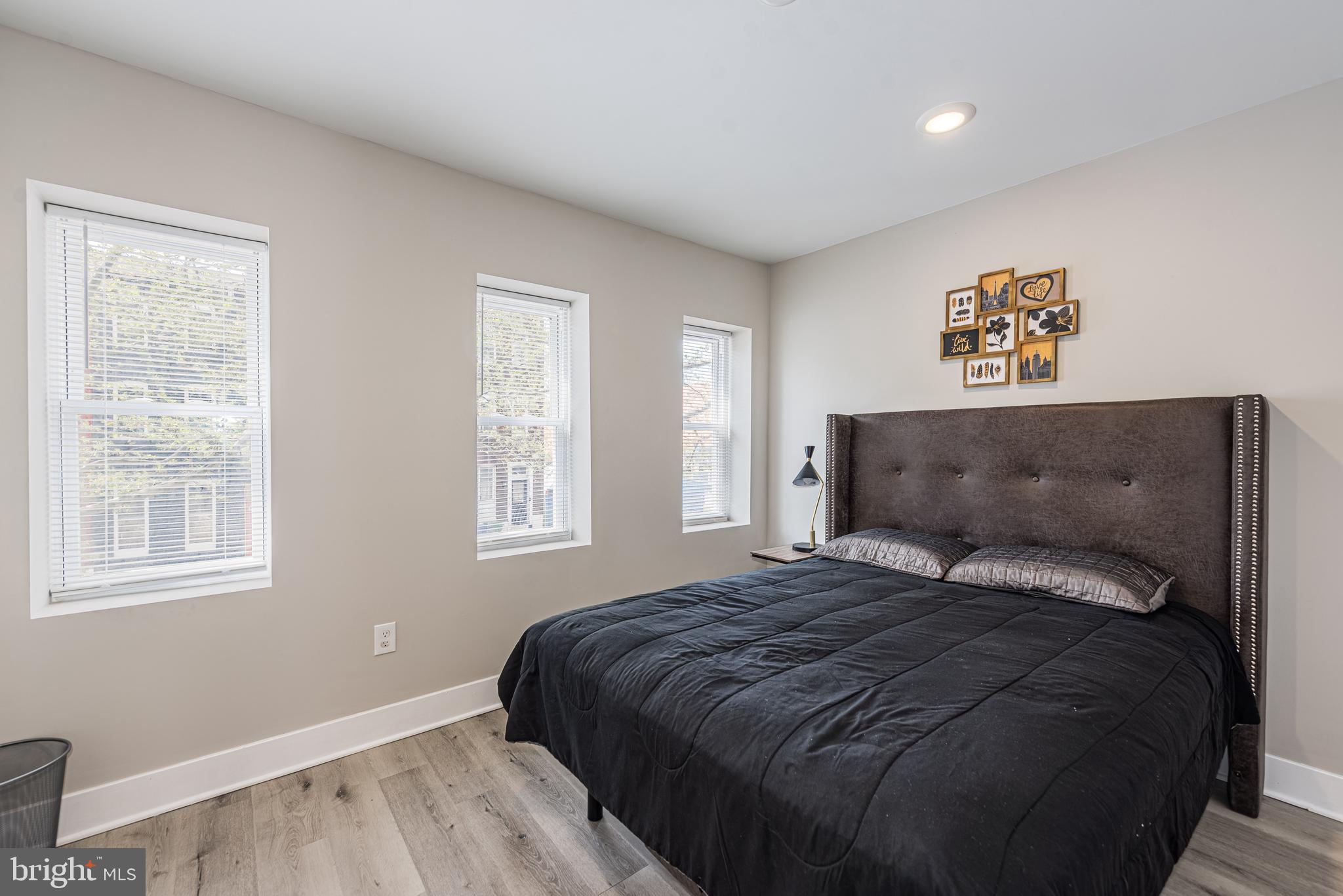 SANDTOWN-WINCHESTER - Residential