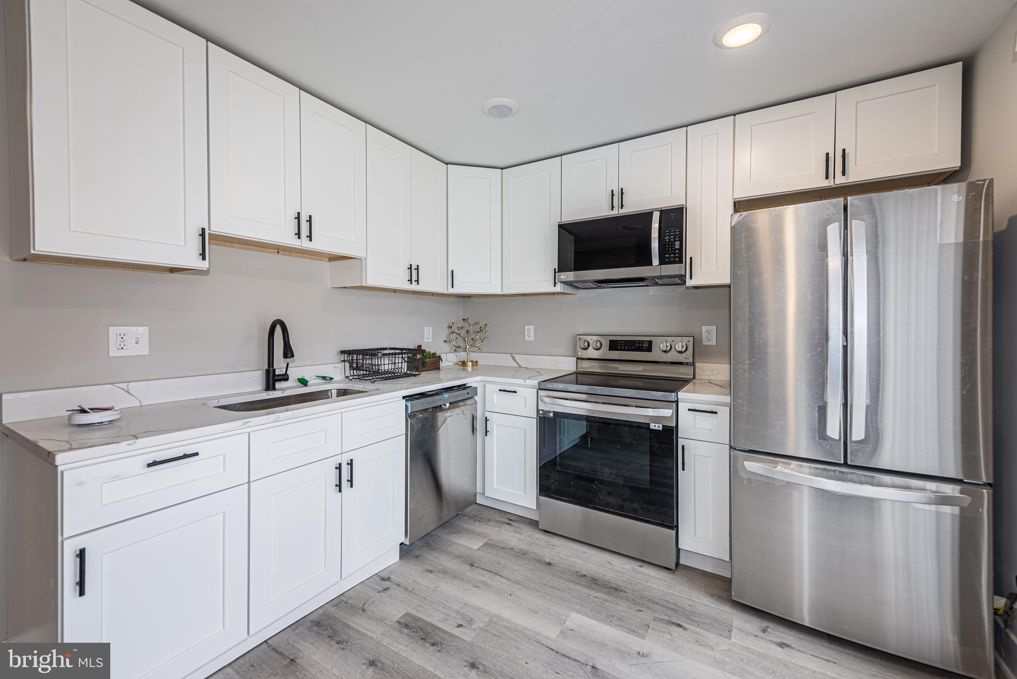 SANDTOWN-WINCHESTER - Residential