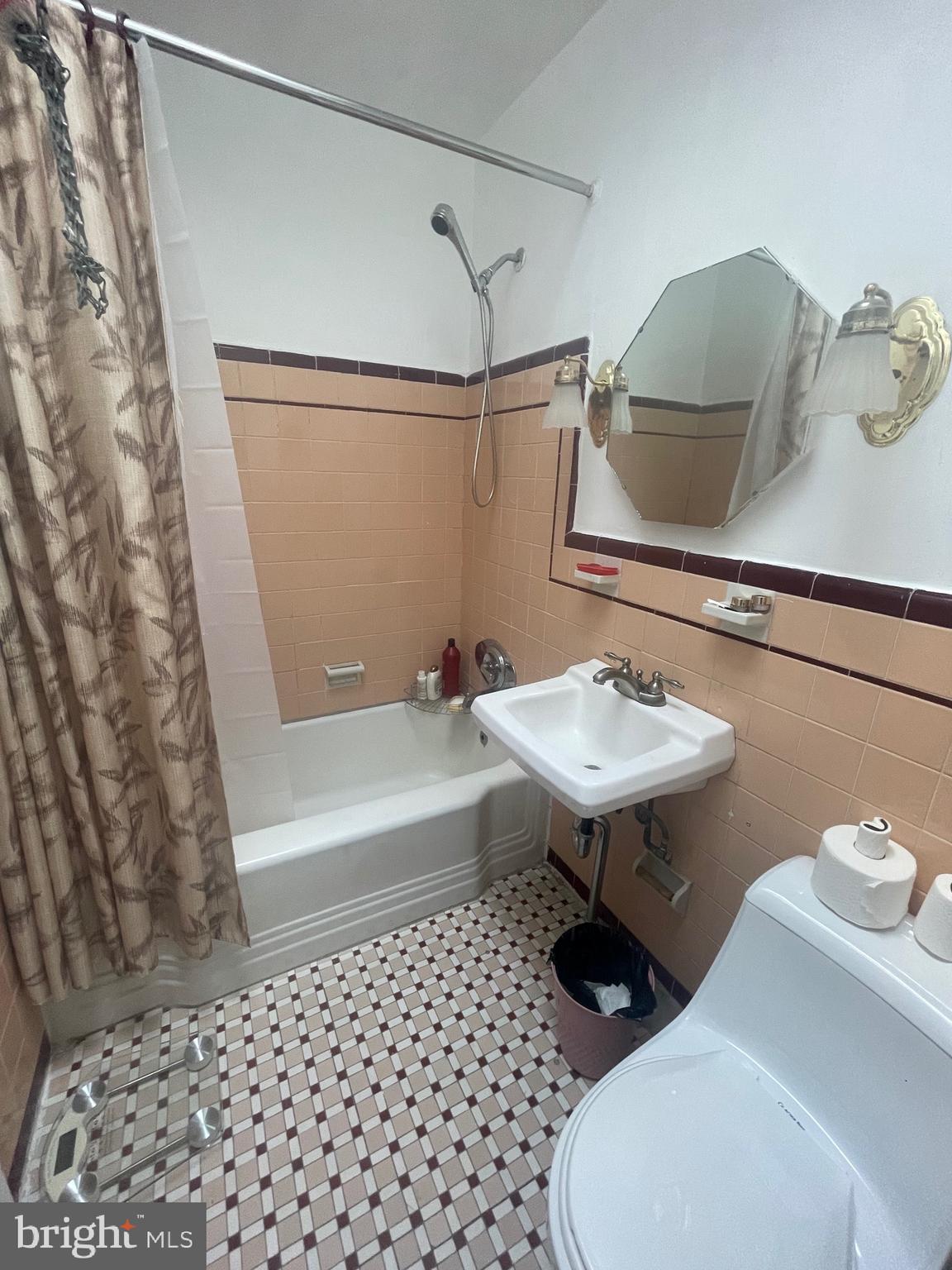 OXFORD CIRCLE - Residential