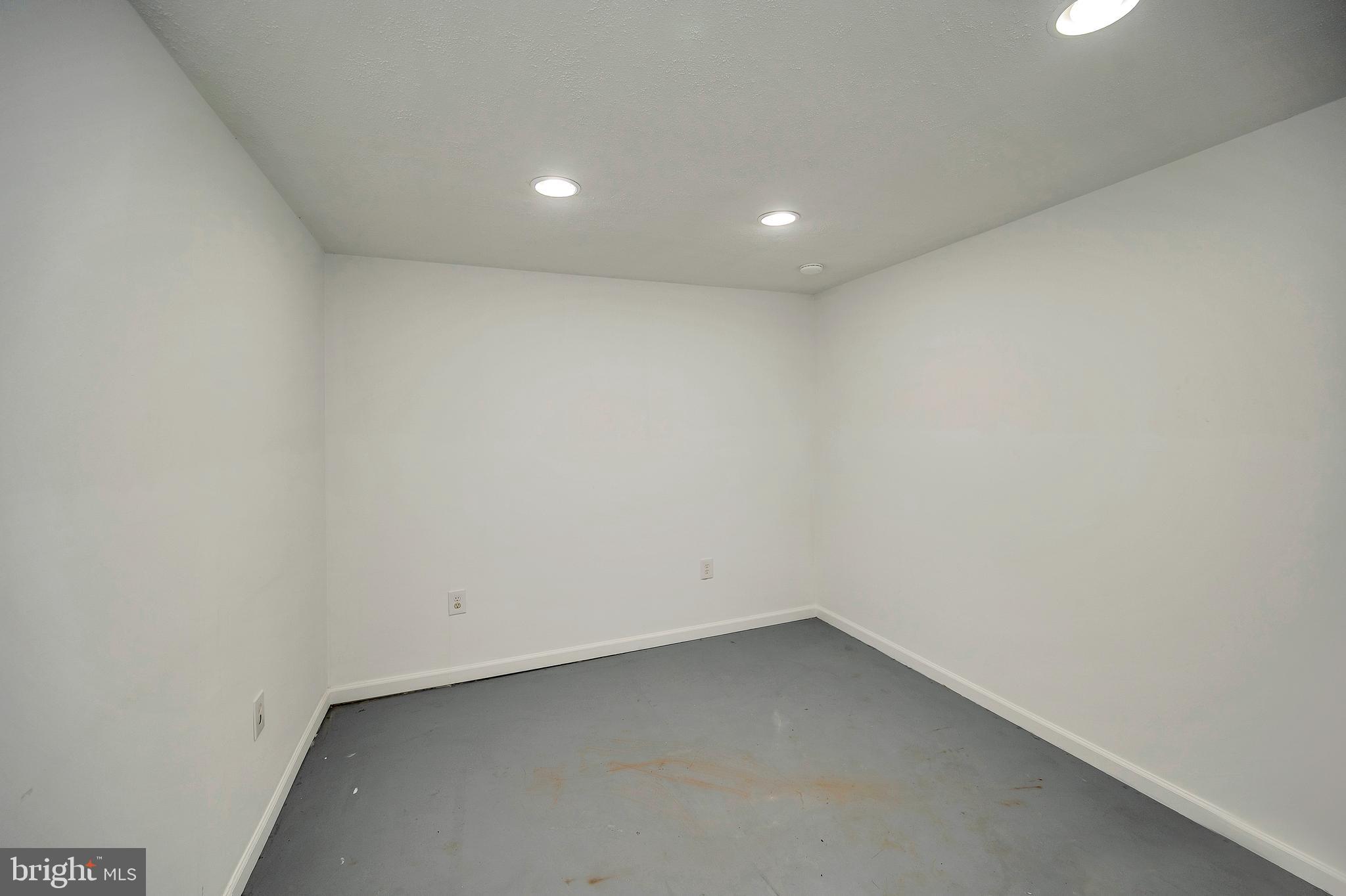 HAMPTON OAKS - Residential