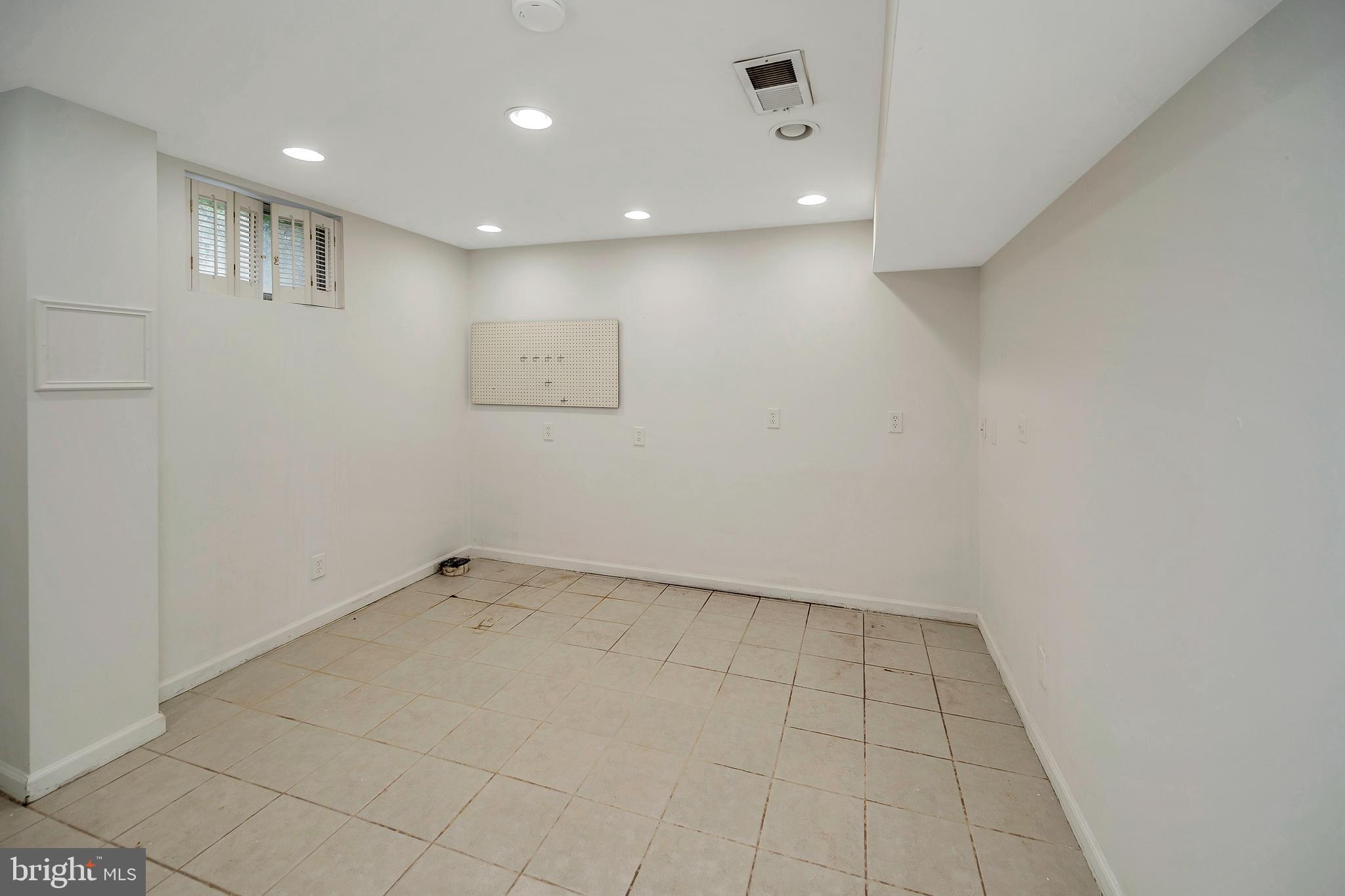 HAMPTON OAKS - Residential