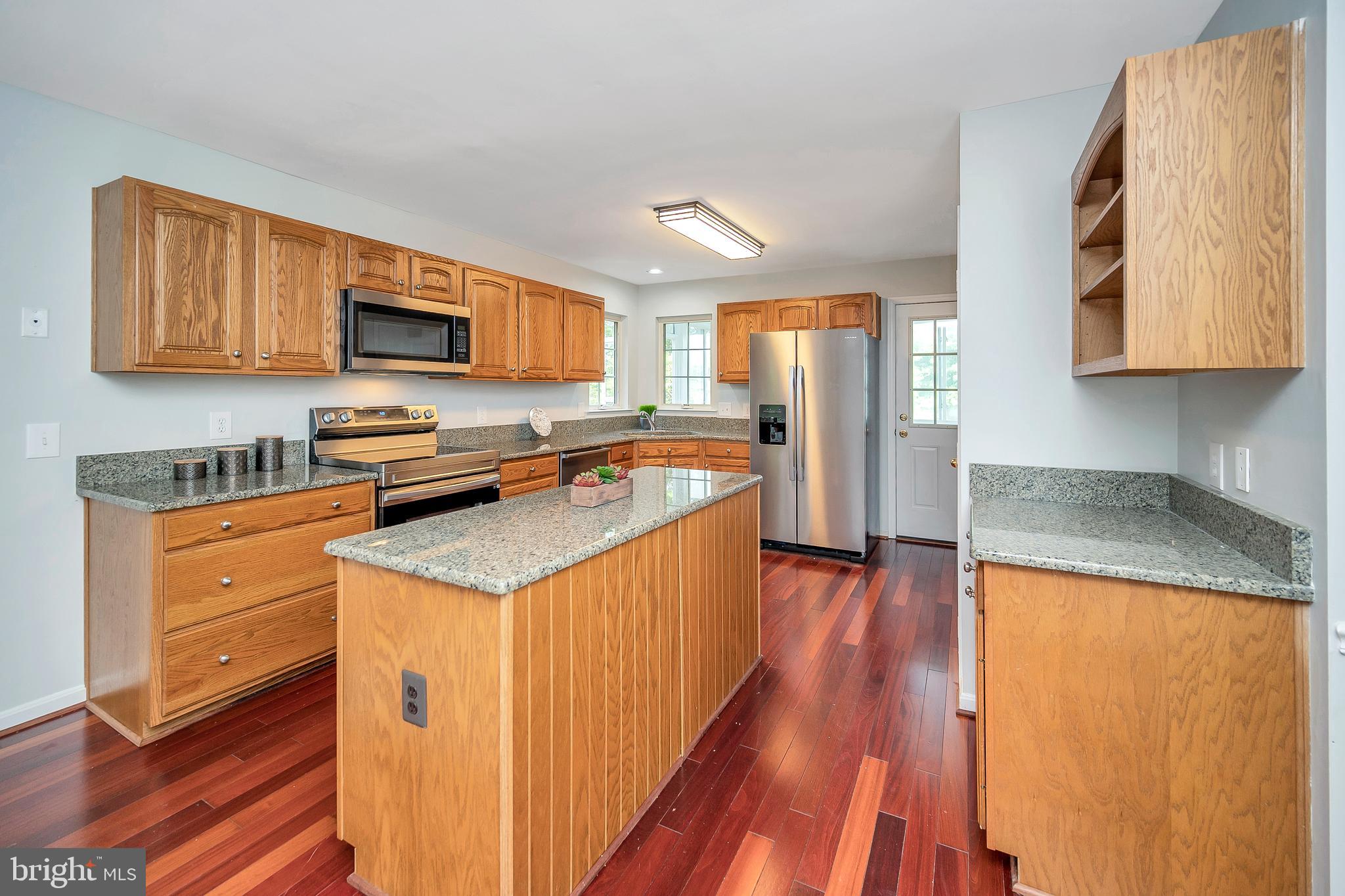 HAMPTON OAKS - Residential