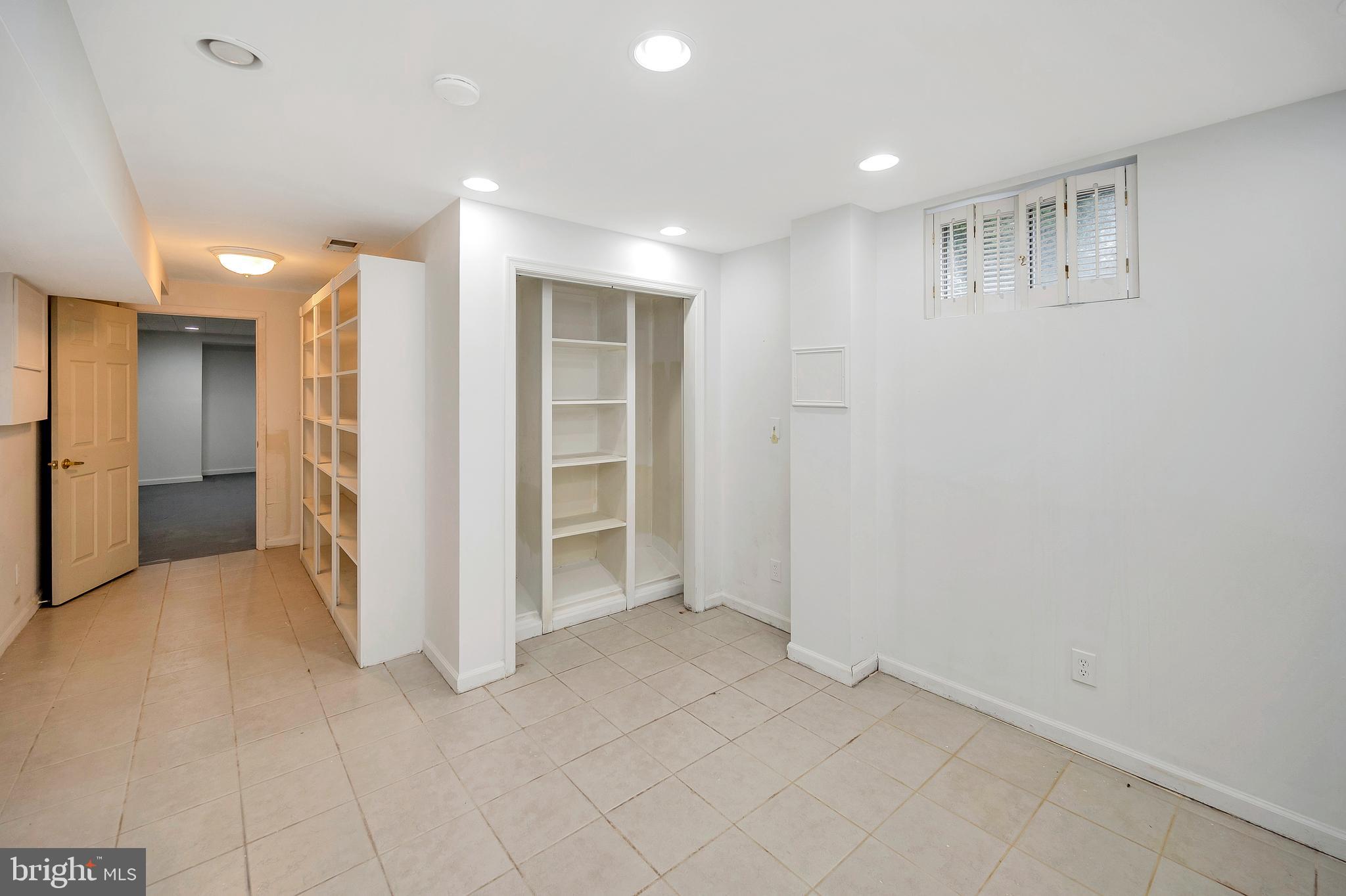 HAMPTON OAKS - Residential