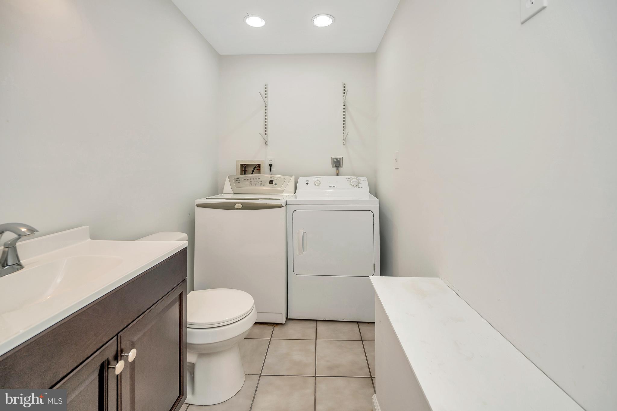 HAMPTON OAKS - Residential