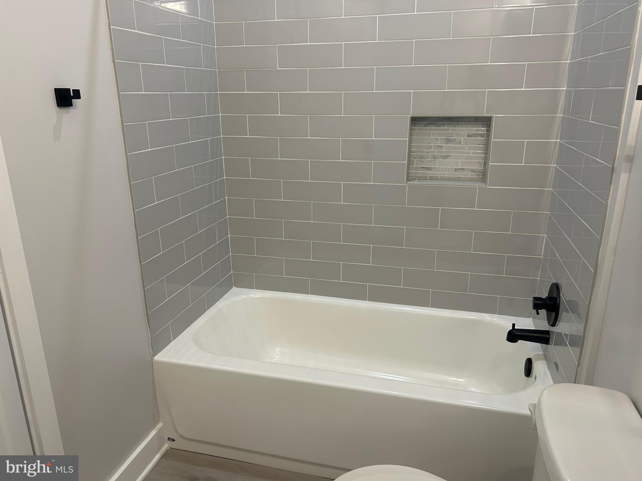 UNIVERSITY CITY - Residential Lease