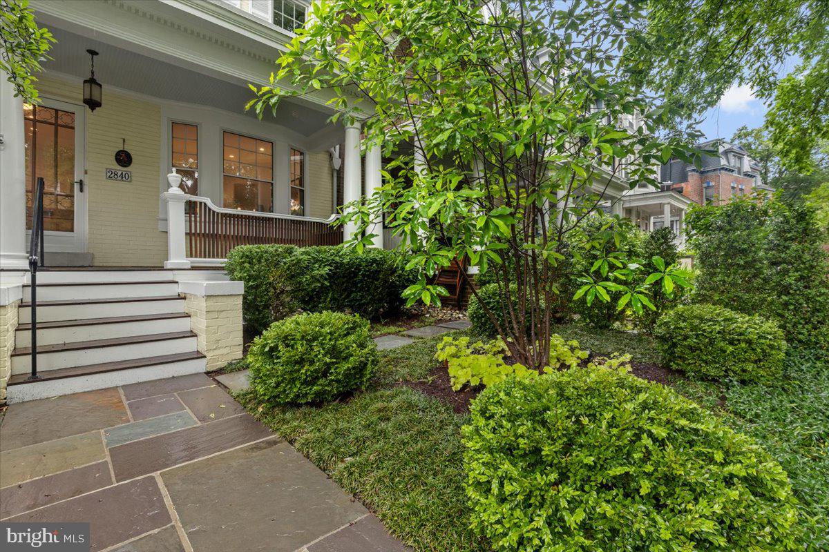 2840 27TH STREET NW