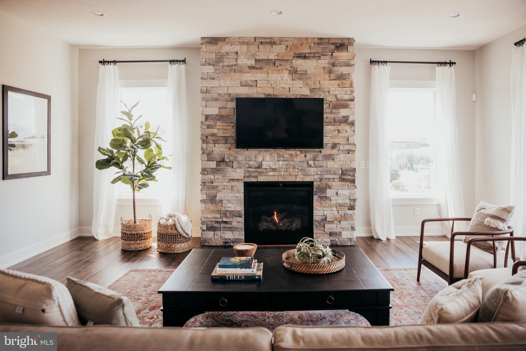 GARNET POINTE - Residential