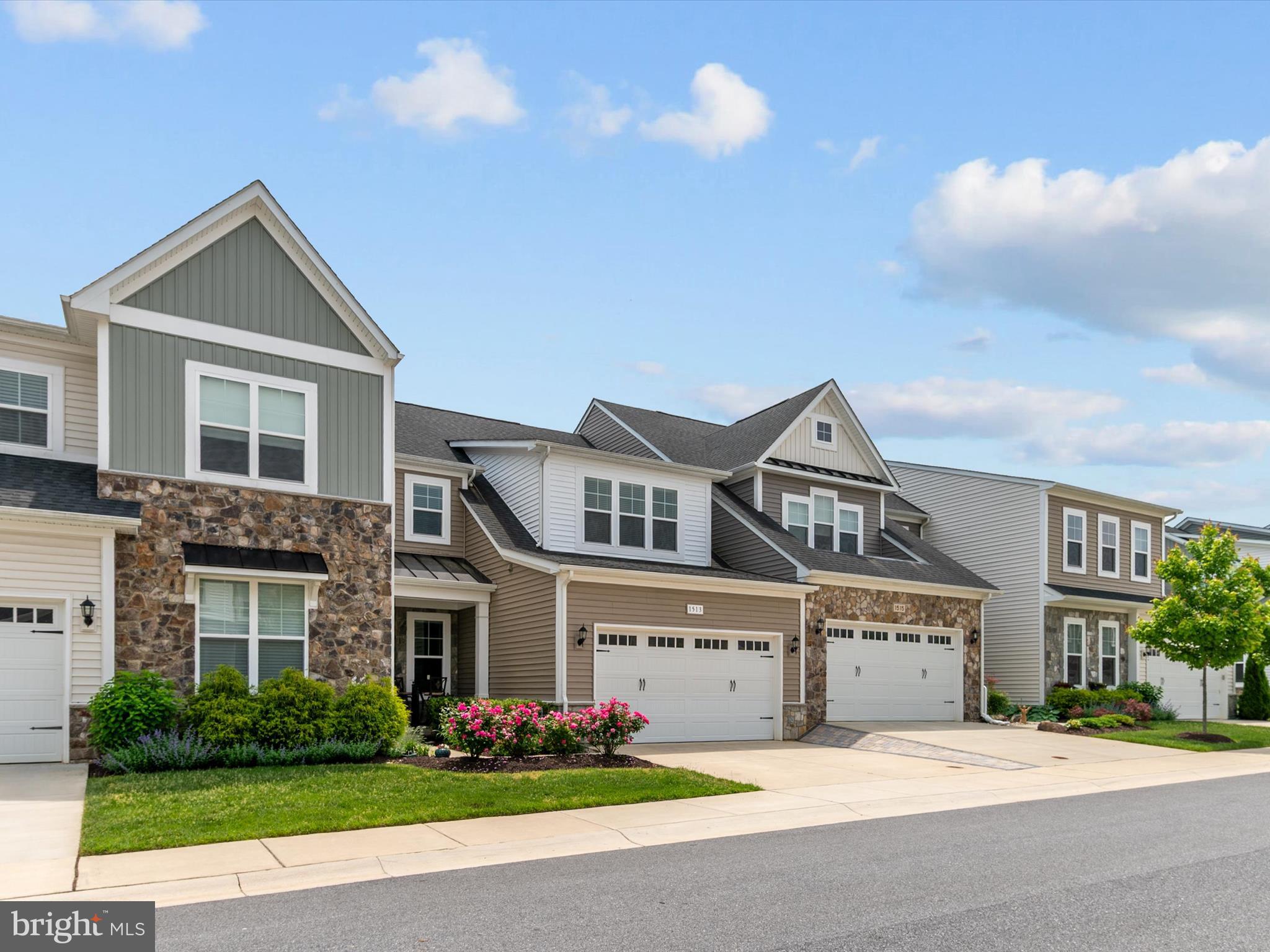 1513 YELLOW SAND LANE