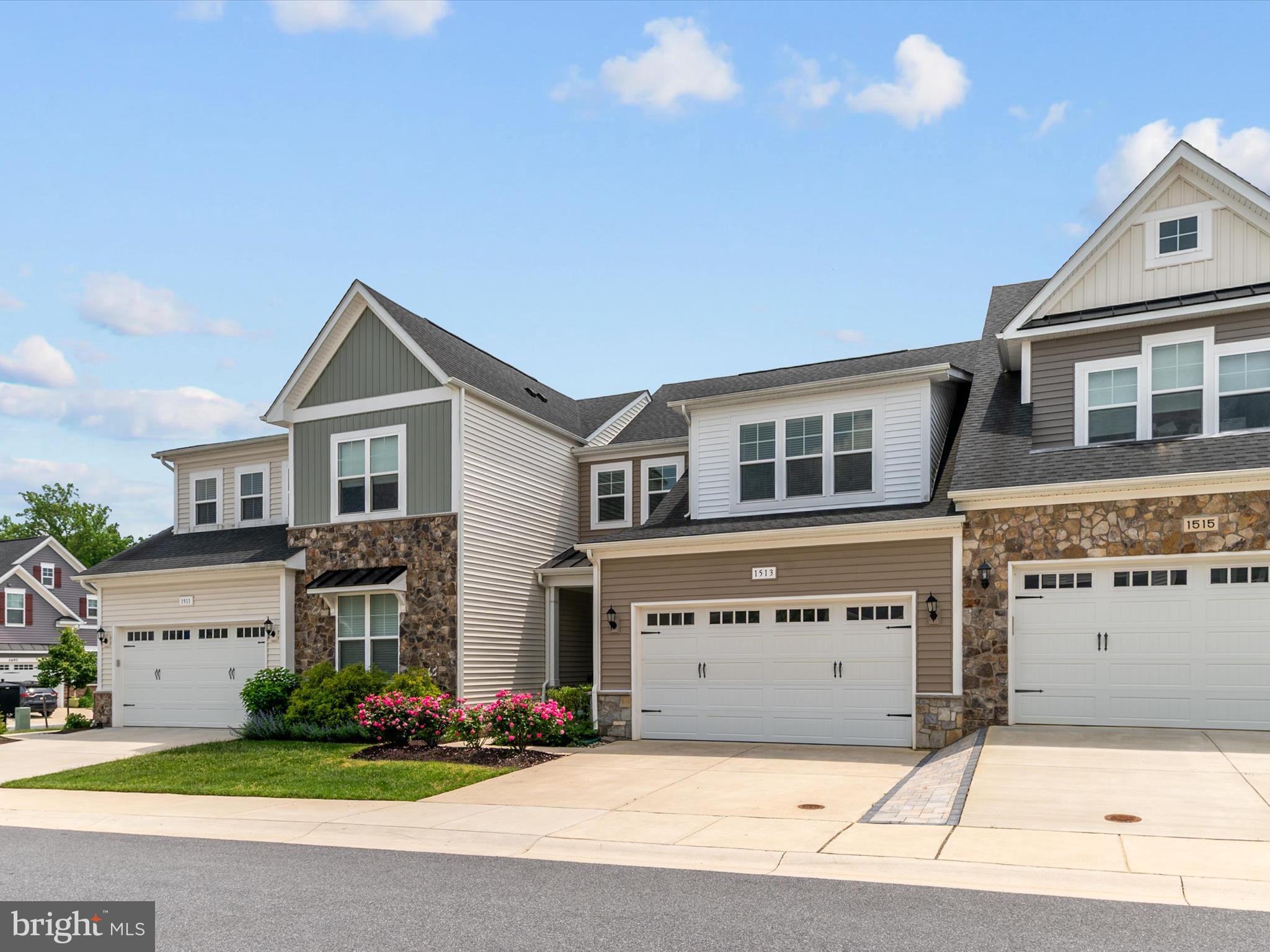 1513 YELLOW SAND LANE
