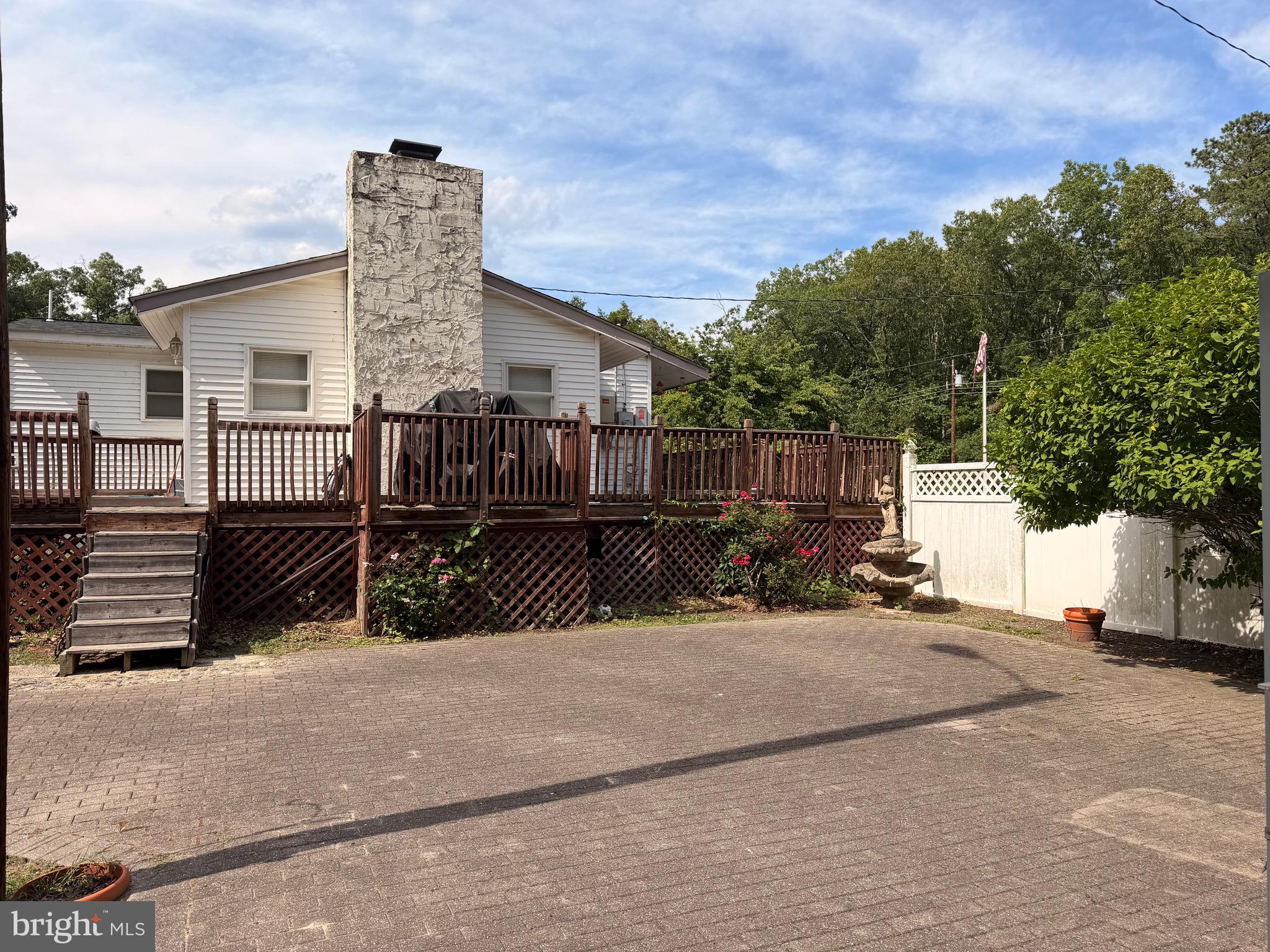 233 RISA AVENUE