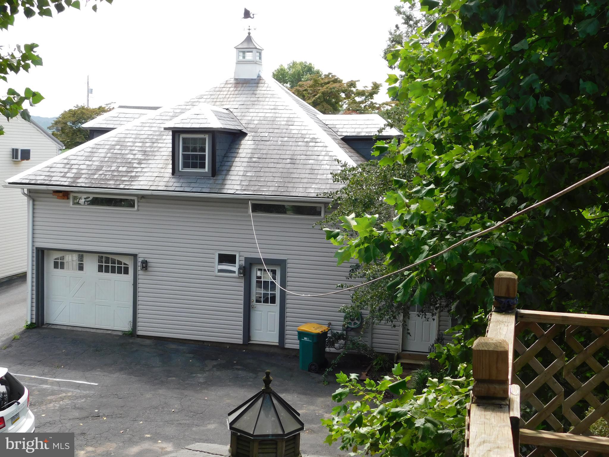 LEAMAN PLACE - Residential