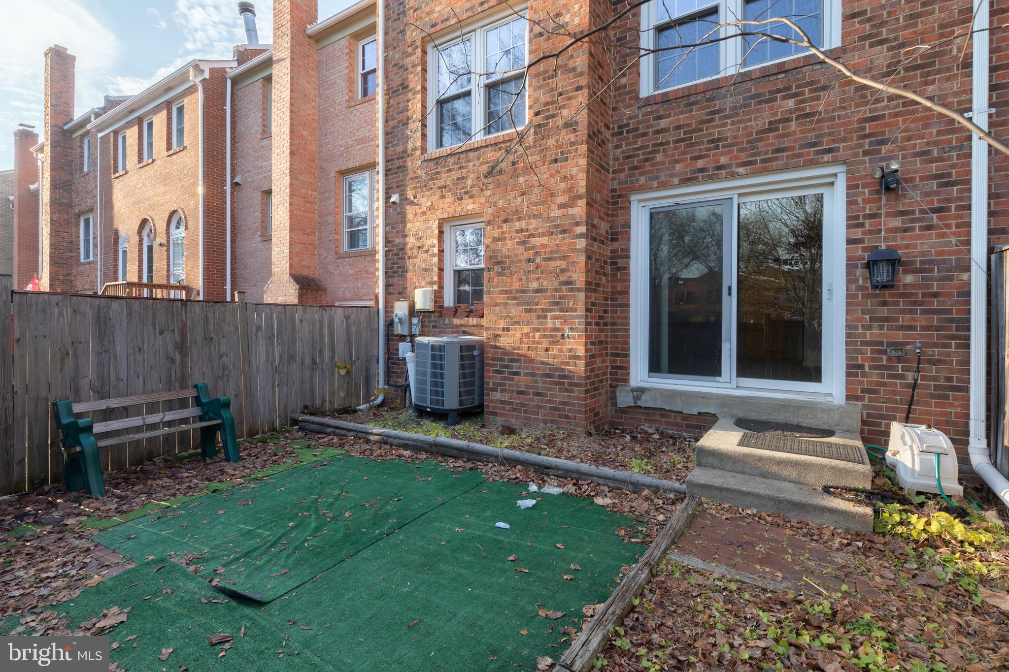 SARATOGA TOWNHOUSES - Residential Lease