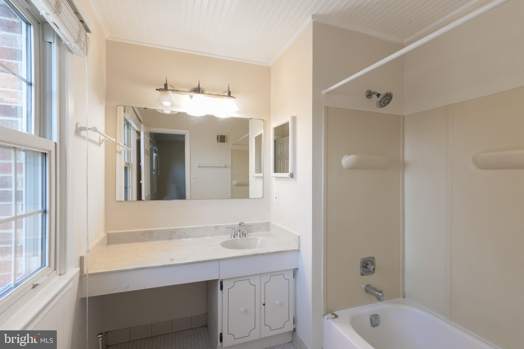 SARATOGA TOWNHOUSES - Residential Lease