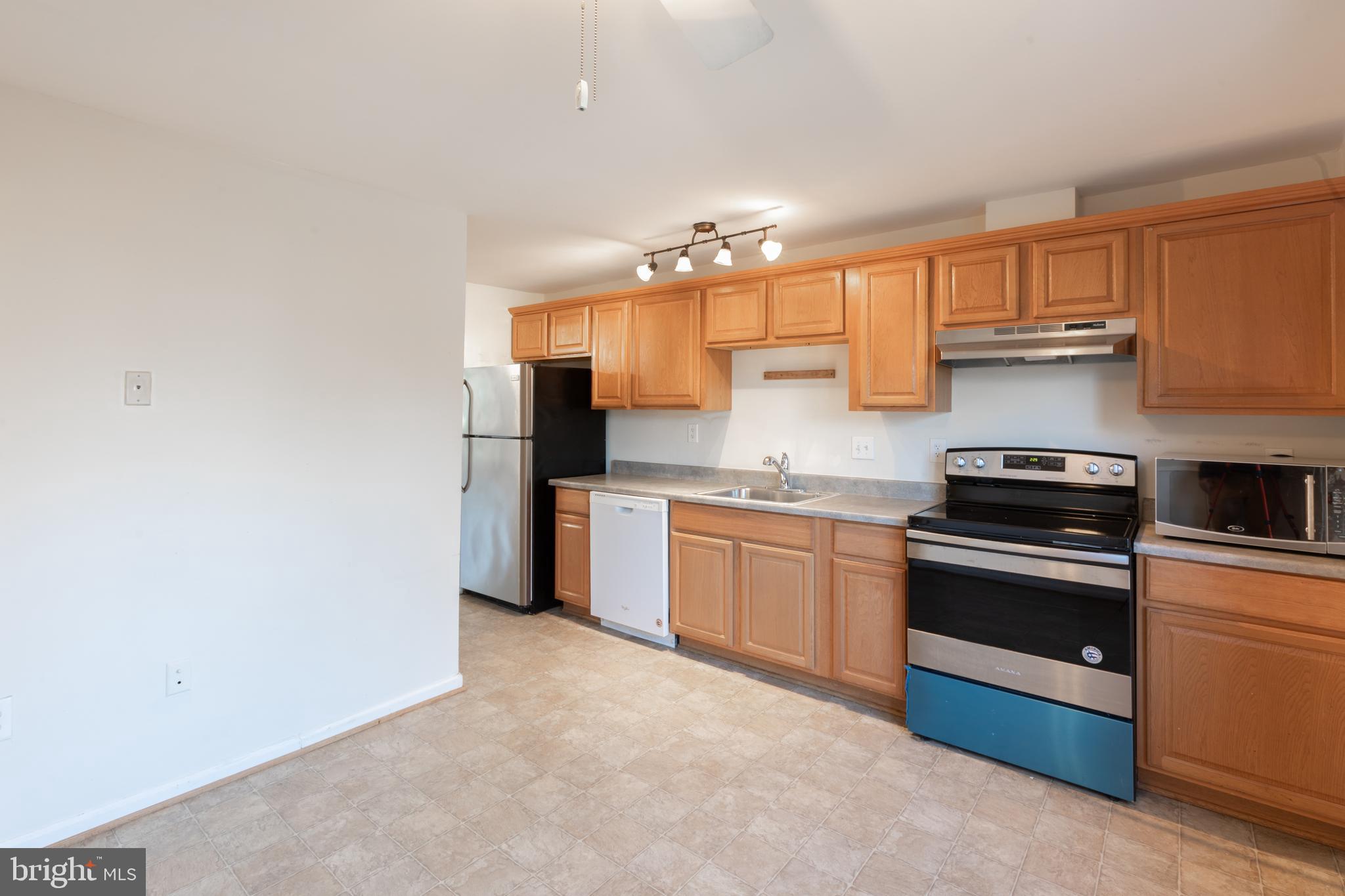 SARATOGA TOWNHOUSES - Residential Lease