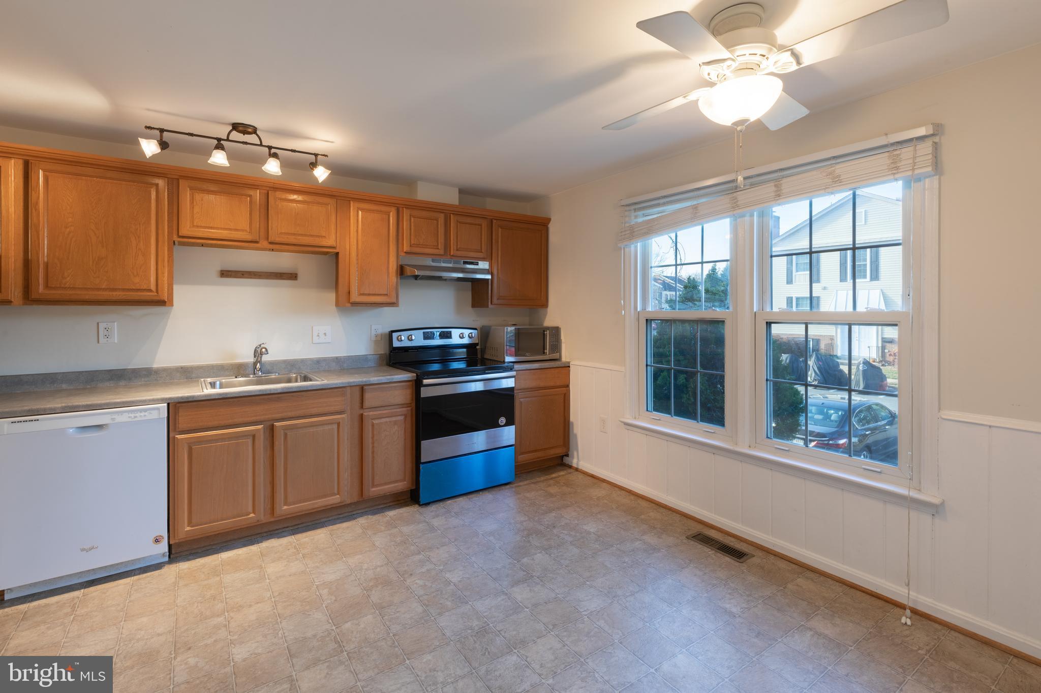 SARATOGA TOWNHOUSES - Residential Lease