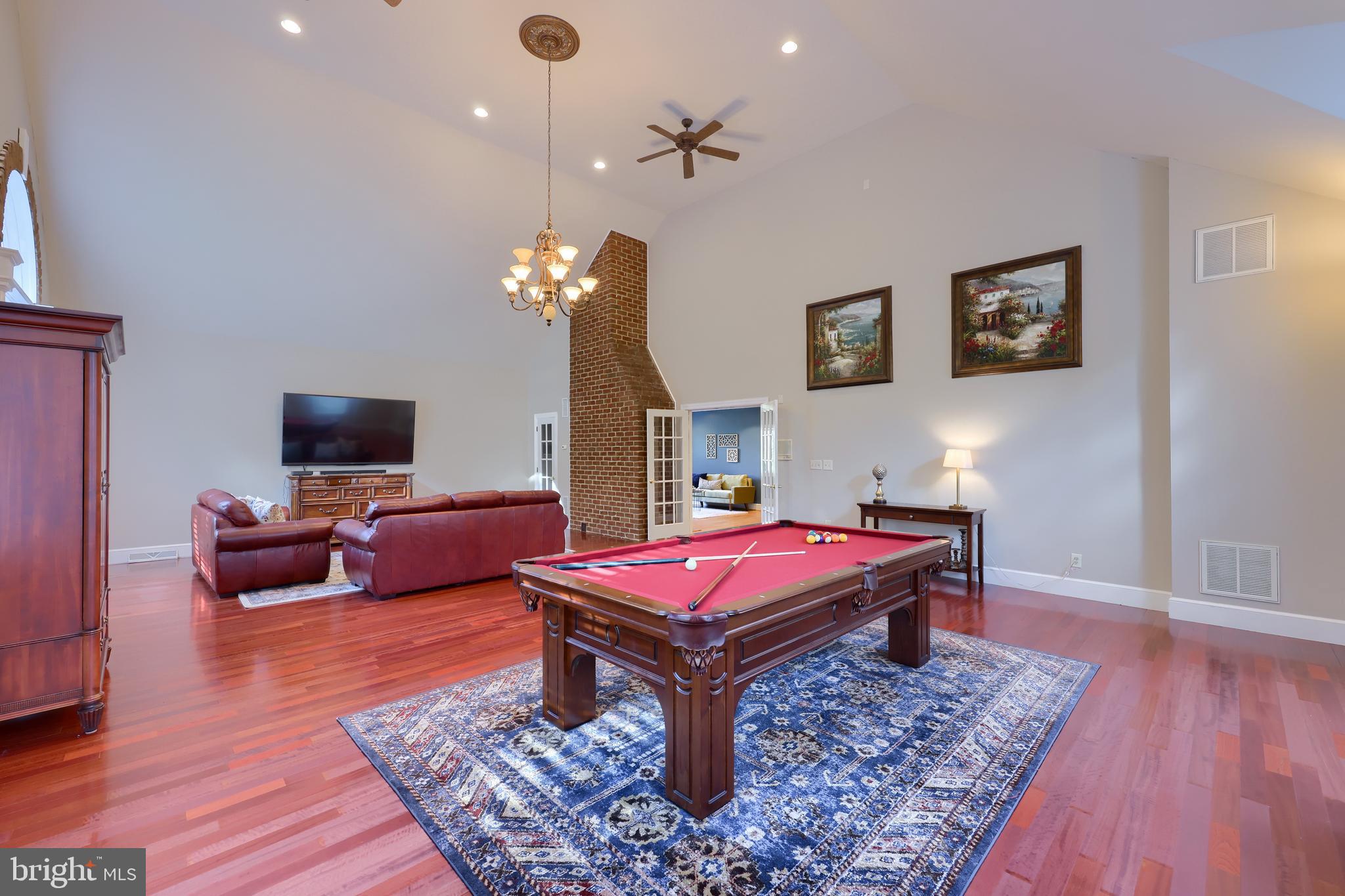 STONEHENGE - Residential