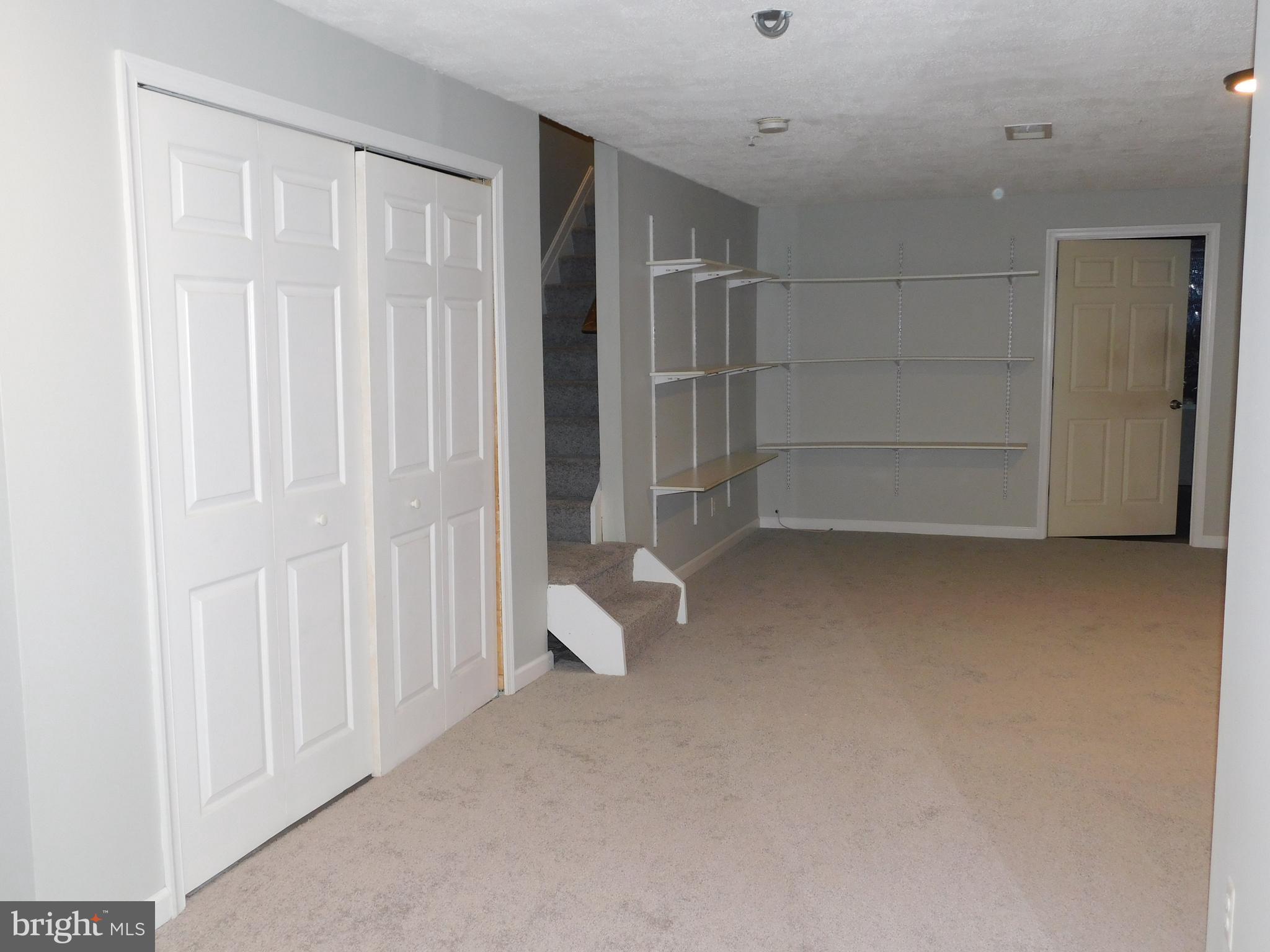 HOLLY WOODS - Residential