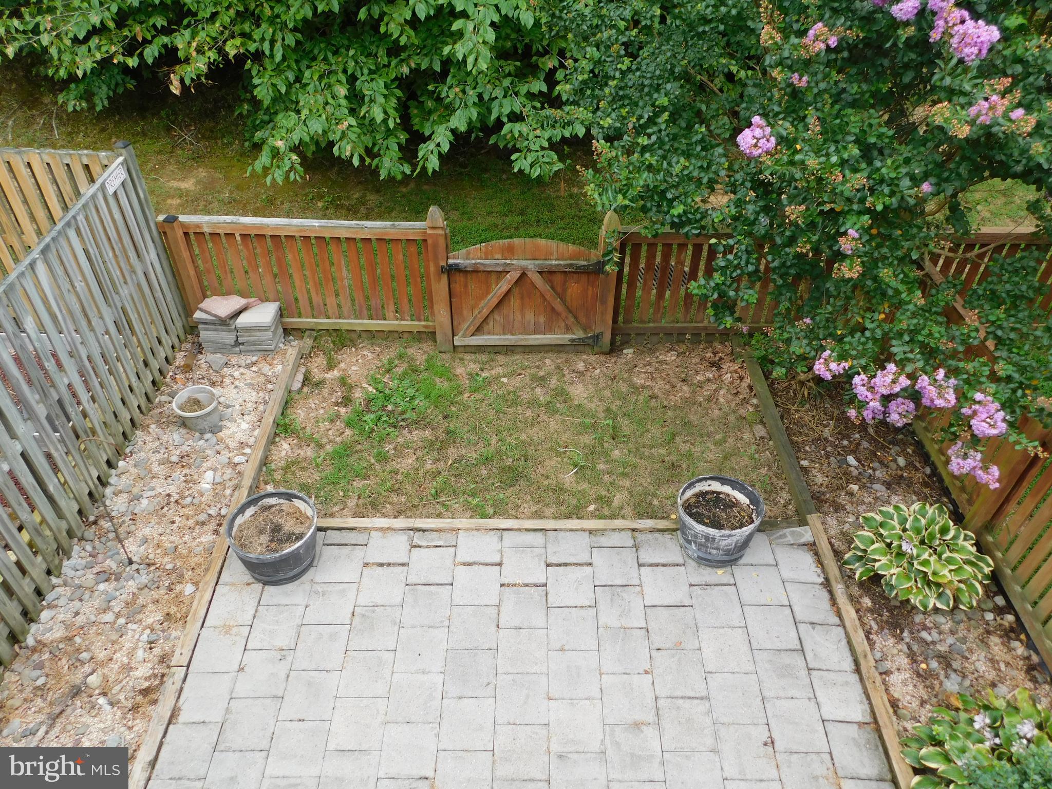 HOLLY WOODS - Residential