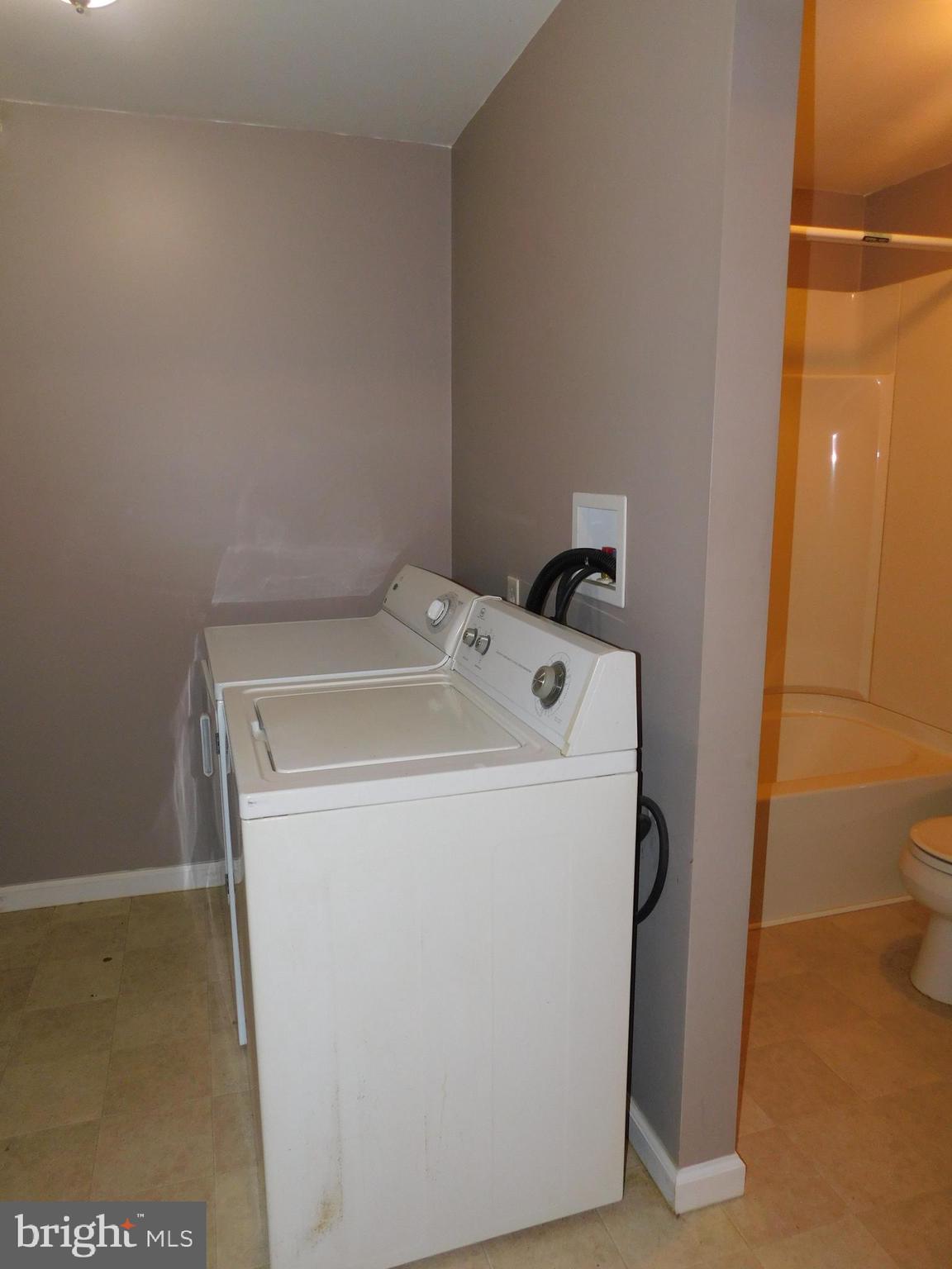 HOLLY WOODS - Residential