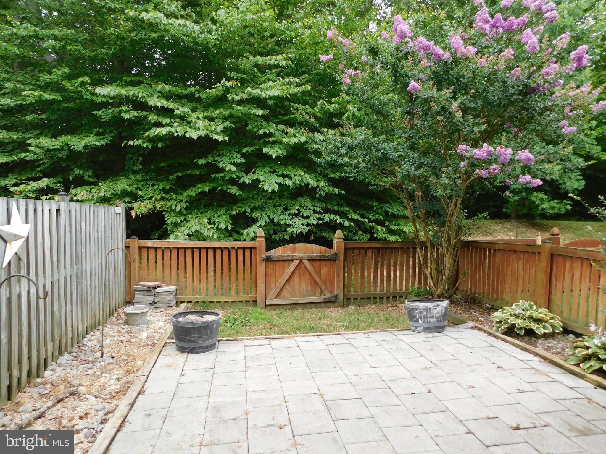 HOLLY WOODS - Residential