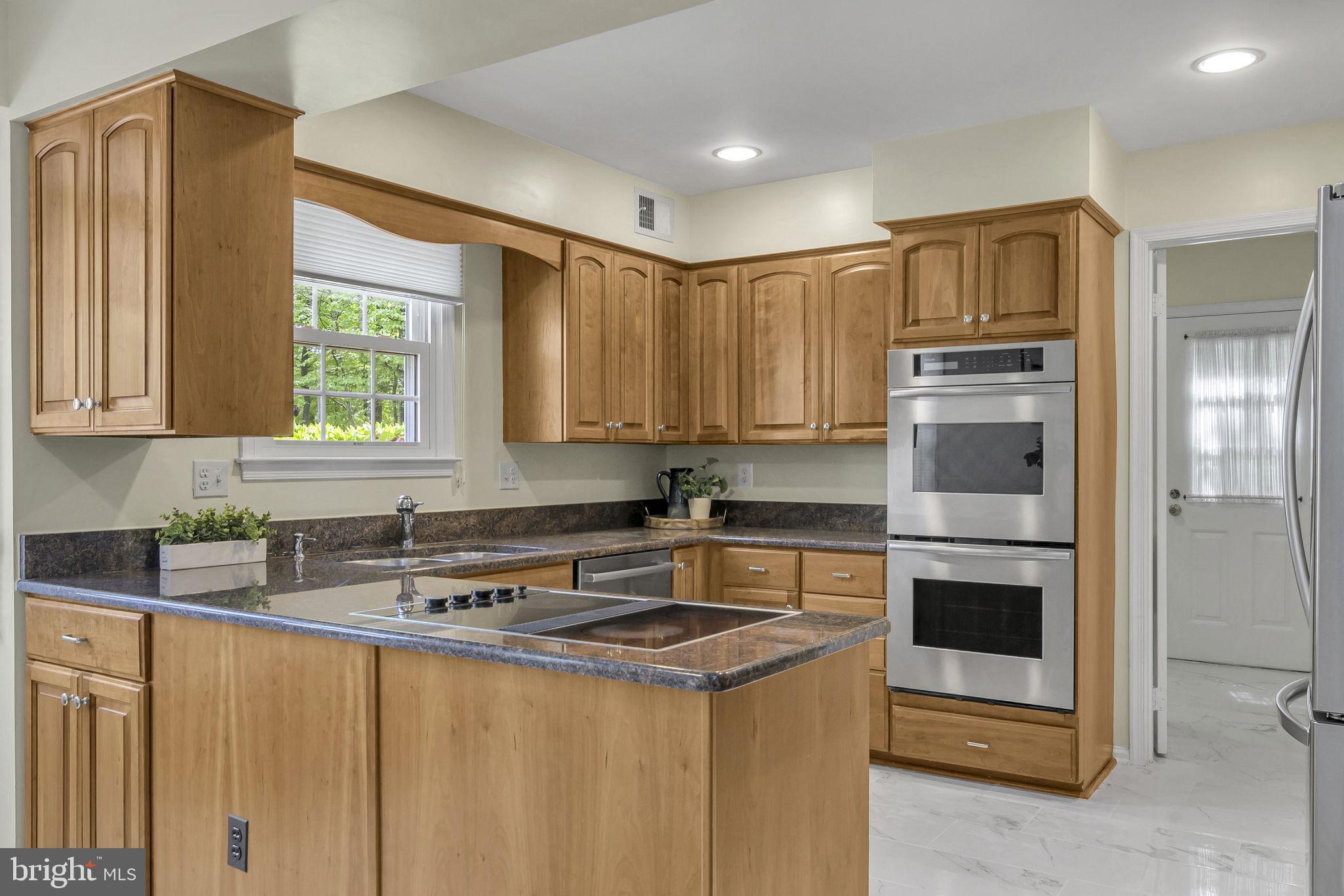 LANGLEY OAKS - Residential