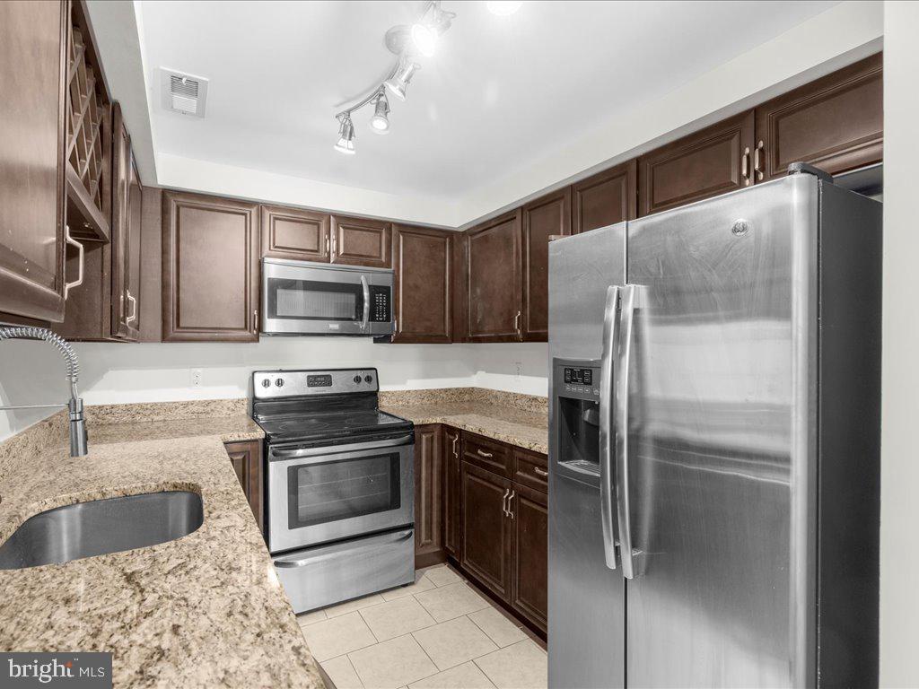 FEDERAL HILL HISTORIC DISTRICT - Residential Lease