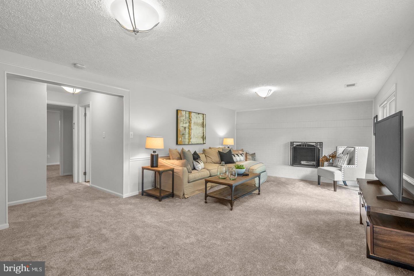 LOCUST HILL - Residential Lease