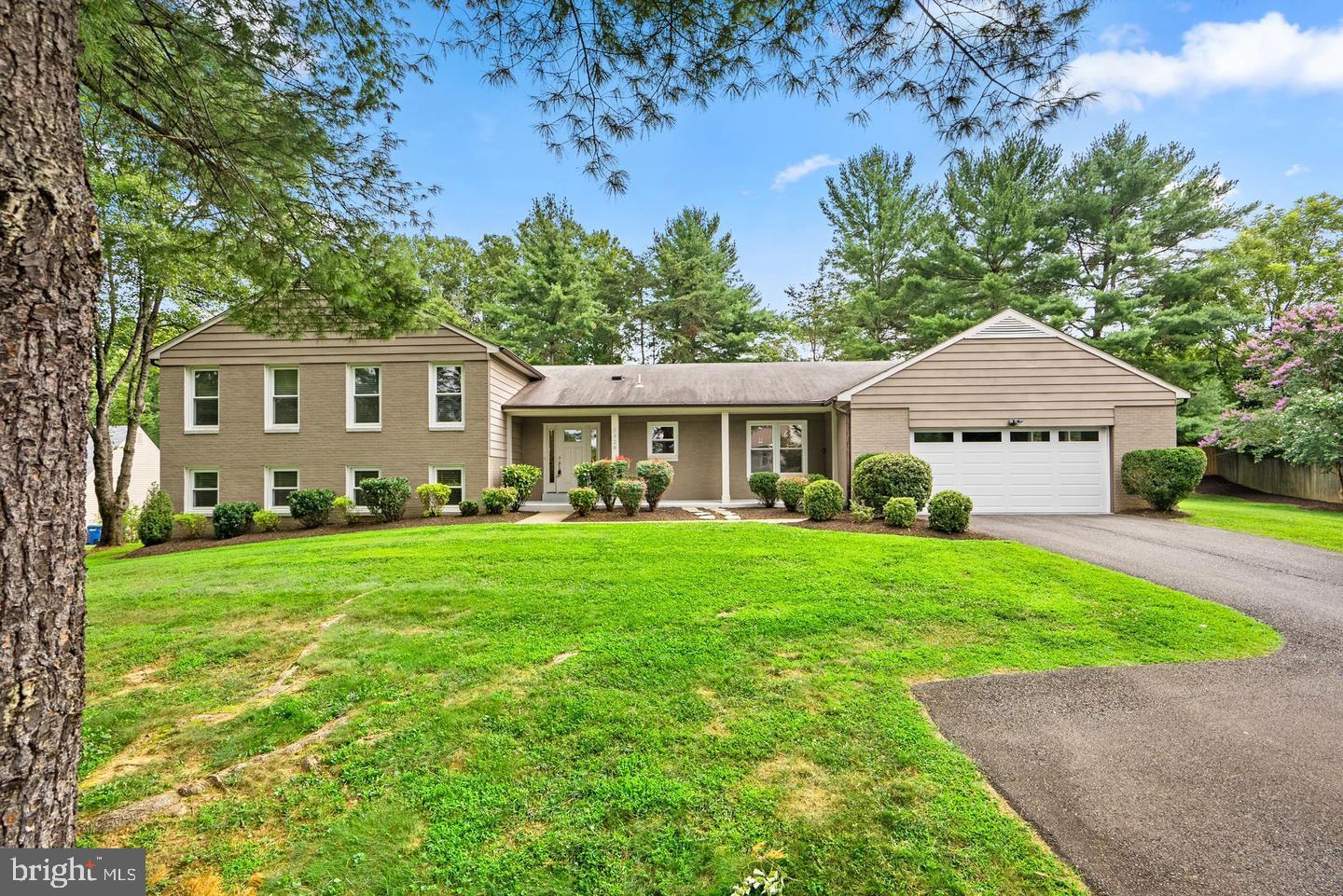 LOCUST HILL - Residential Lease