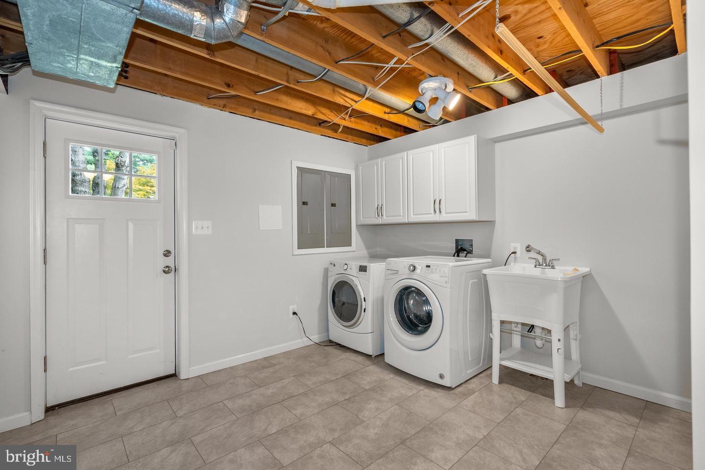 LOCUST HILL - Residential Lease