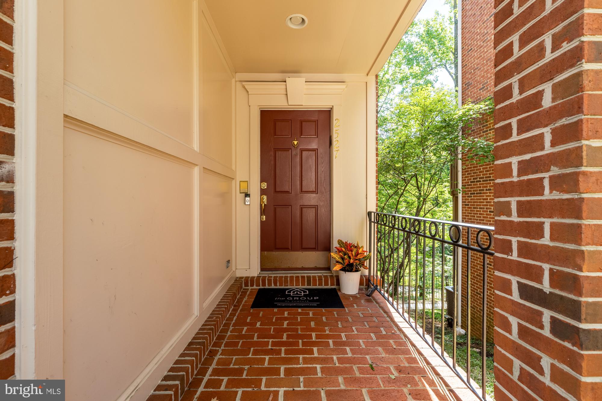 2527 GADSBY PLACE