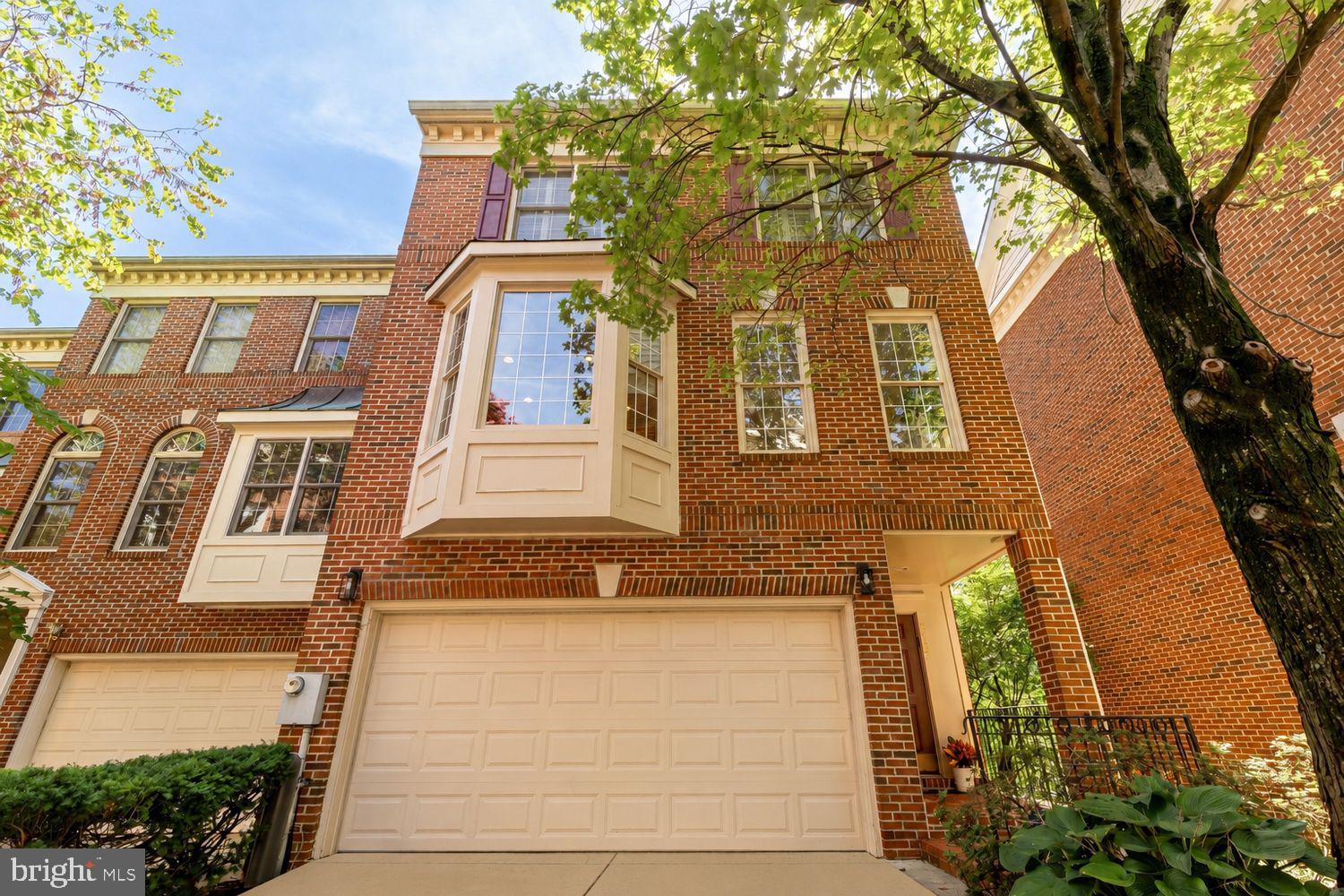 2527 GADSBY PLACE