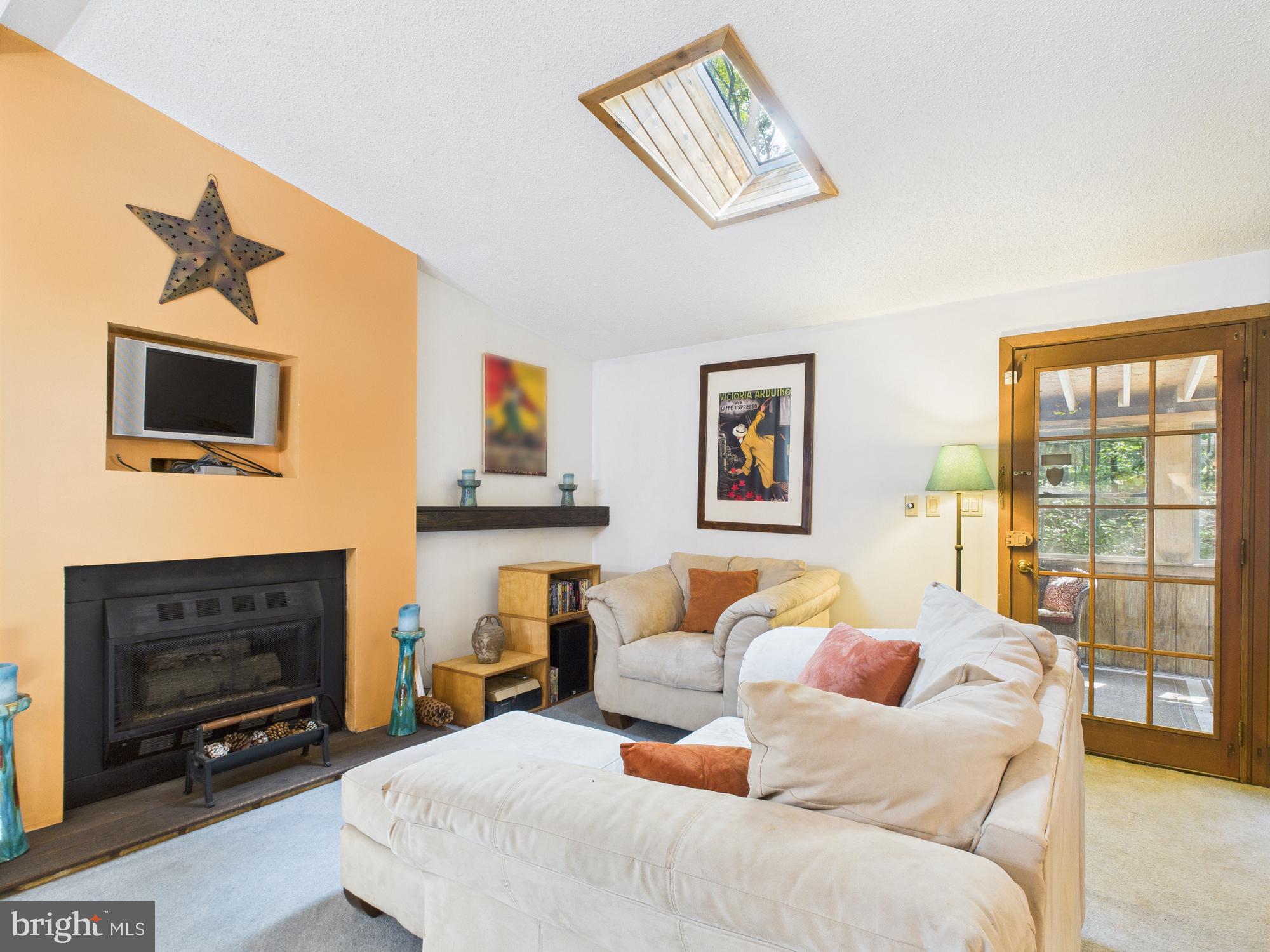 ARROWHEAD LAKE - Residential