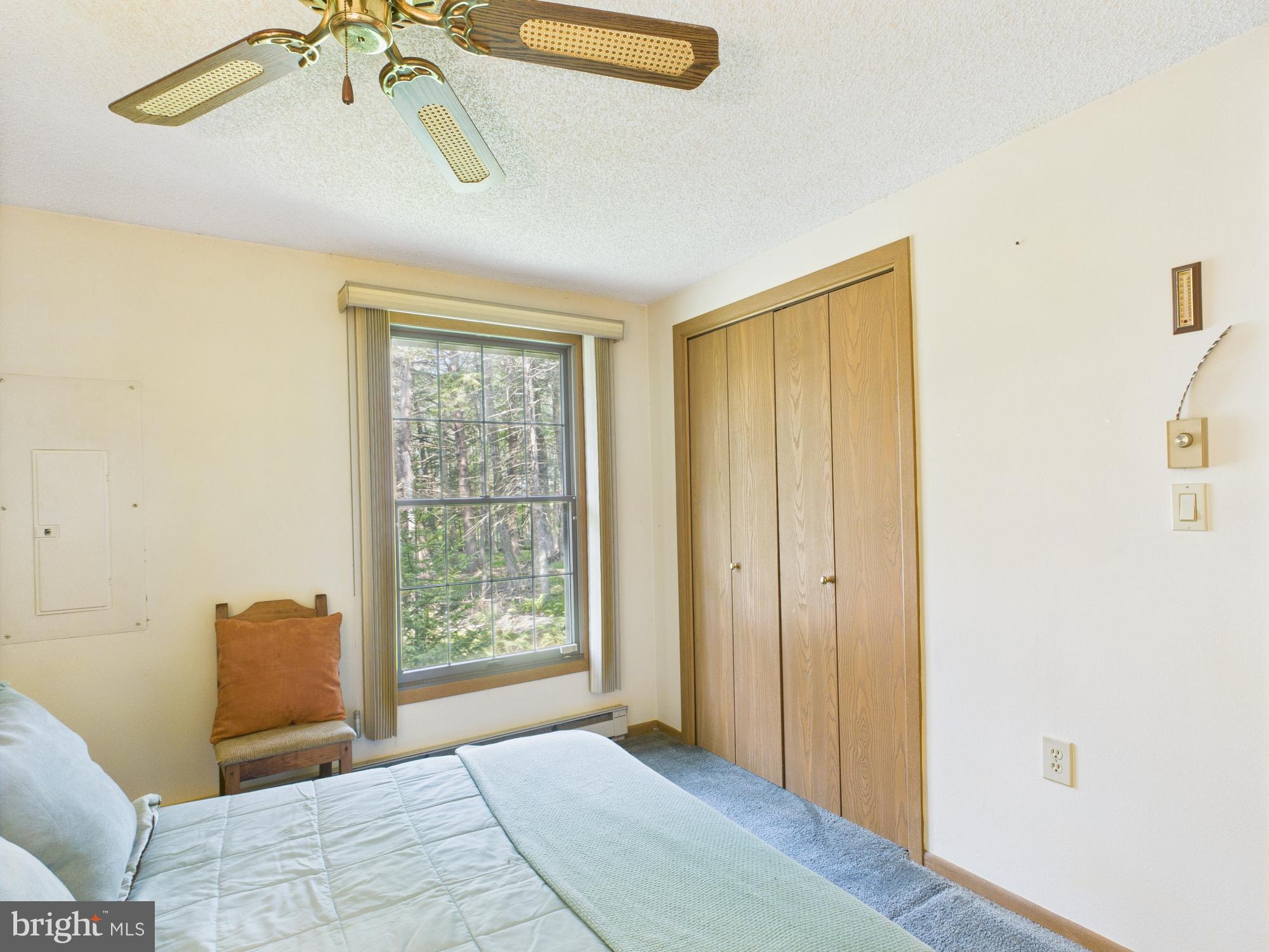 ARROWHEAD LAKE - Residential