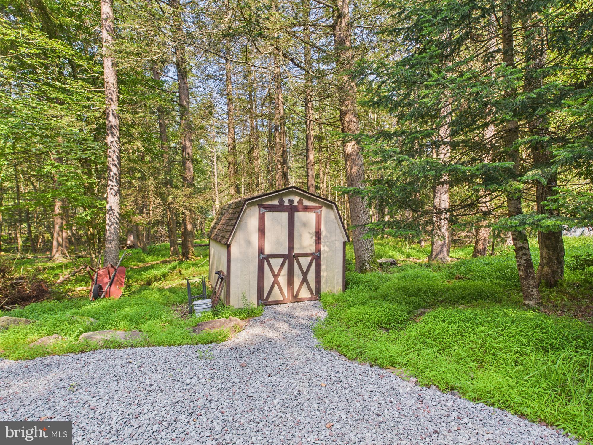 ARROWHEAD LAKE - Residential