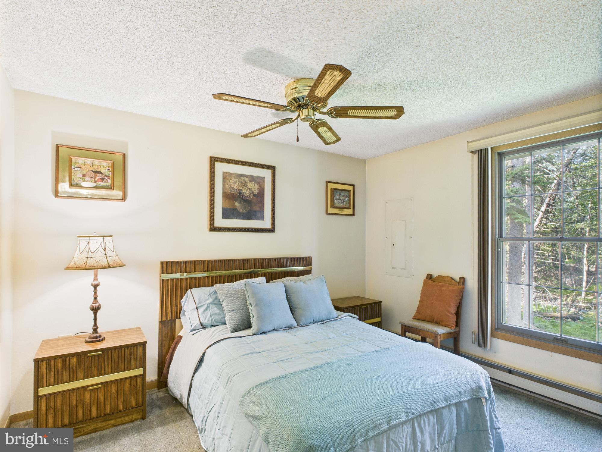 ARROWHEAD LAKE - Residential