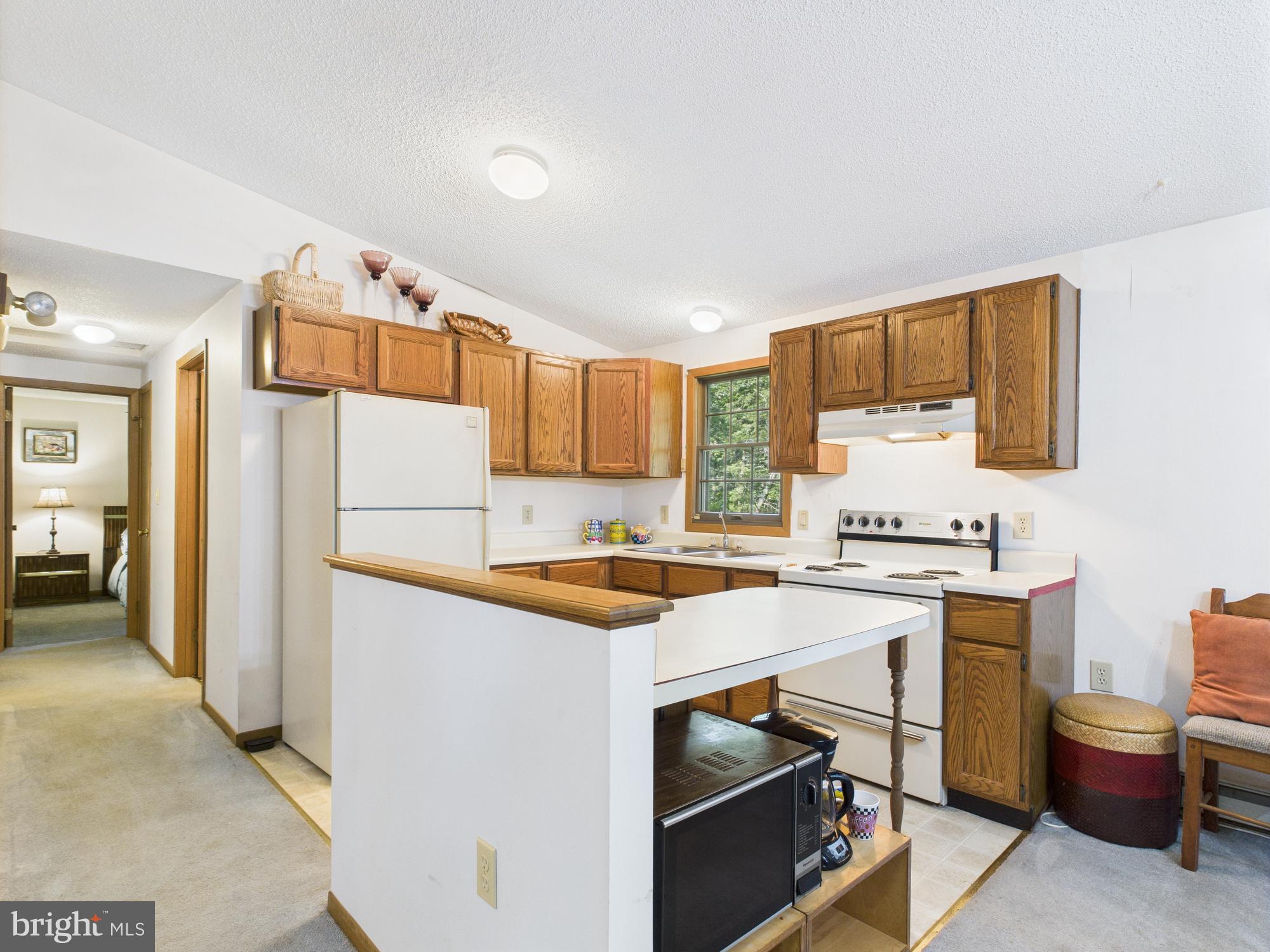 ARROWHEAD LAKE - Residential