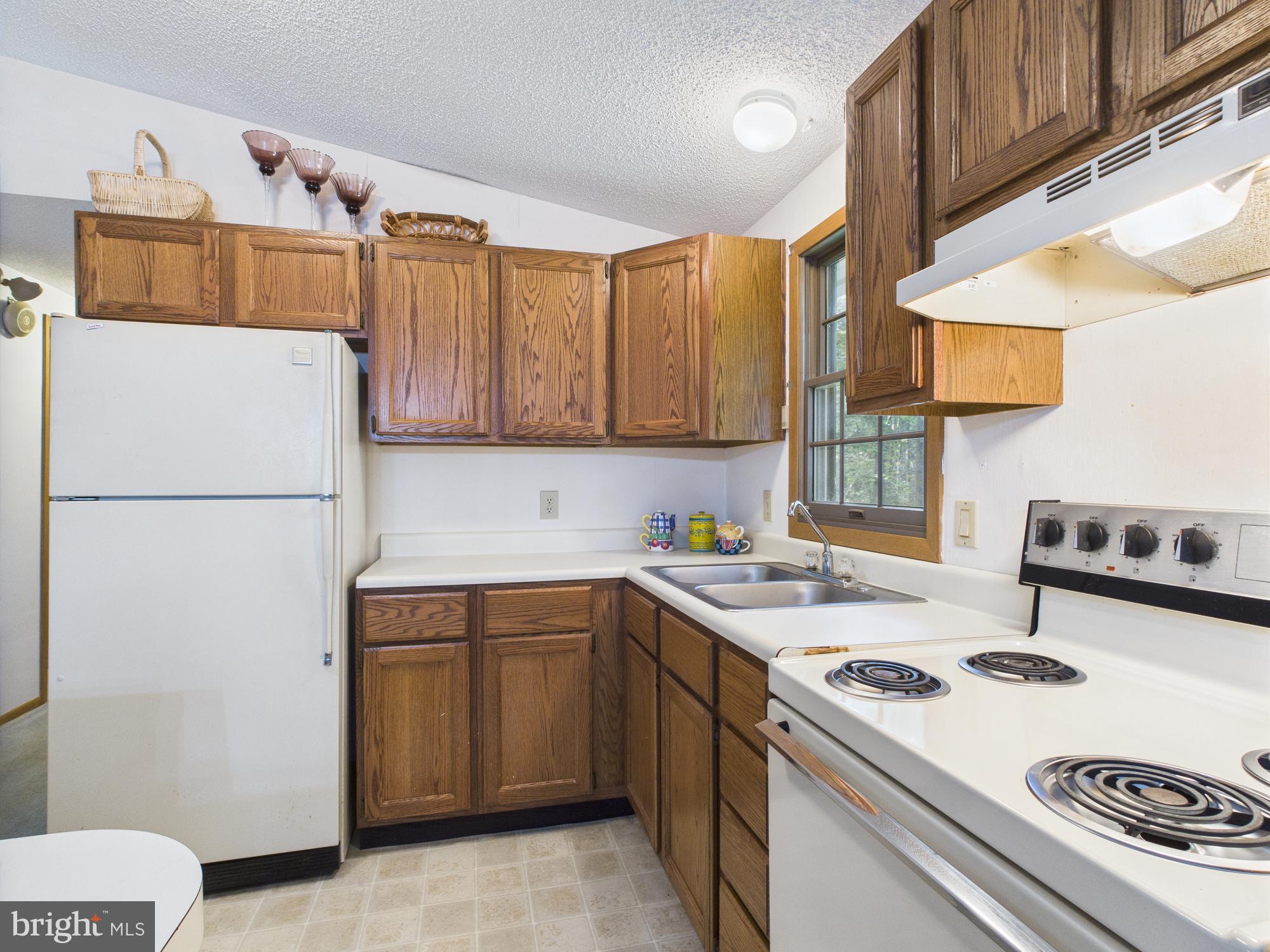 ARROWHEAD LAKE - Residential