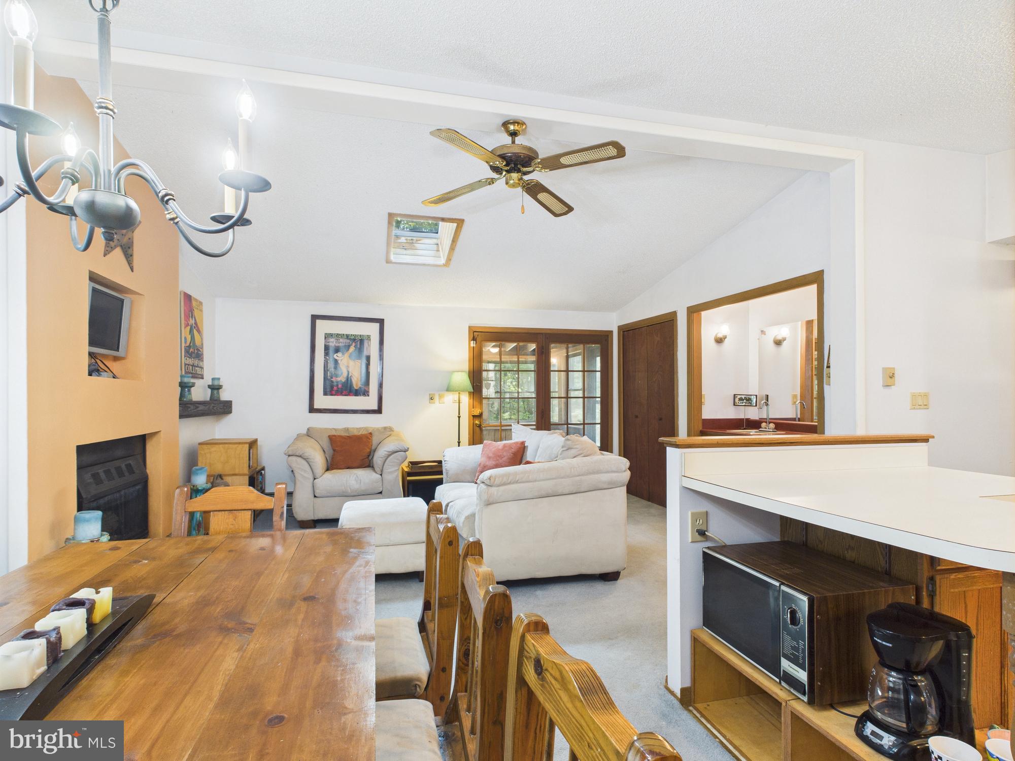 ARROWHEAD LAKE - Residential