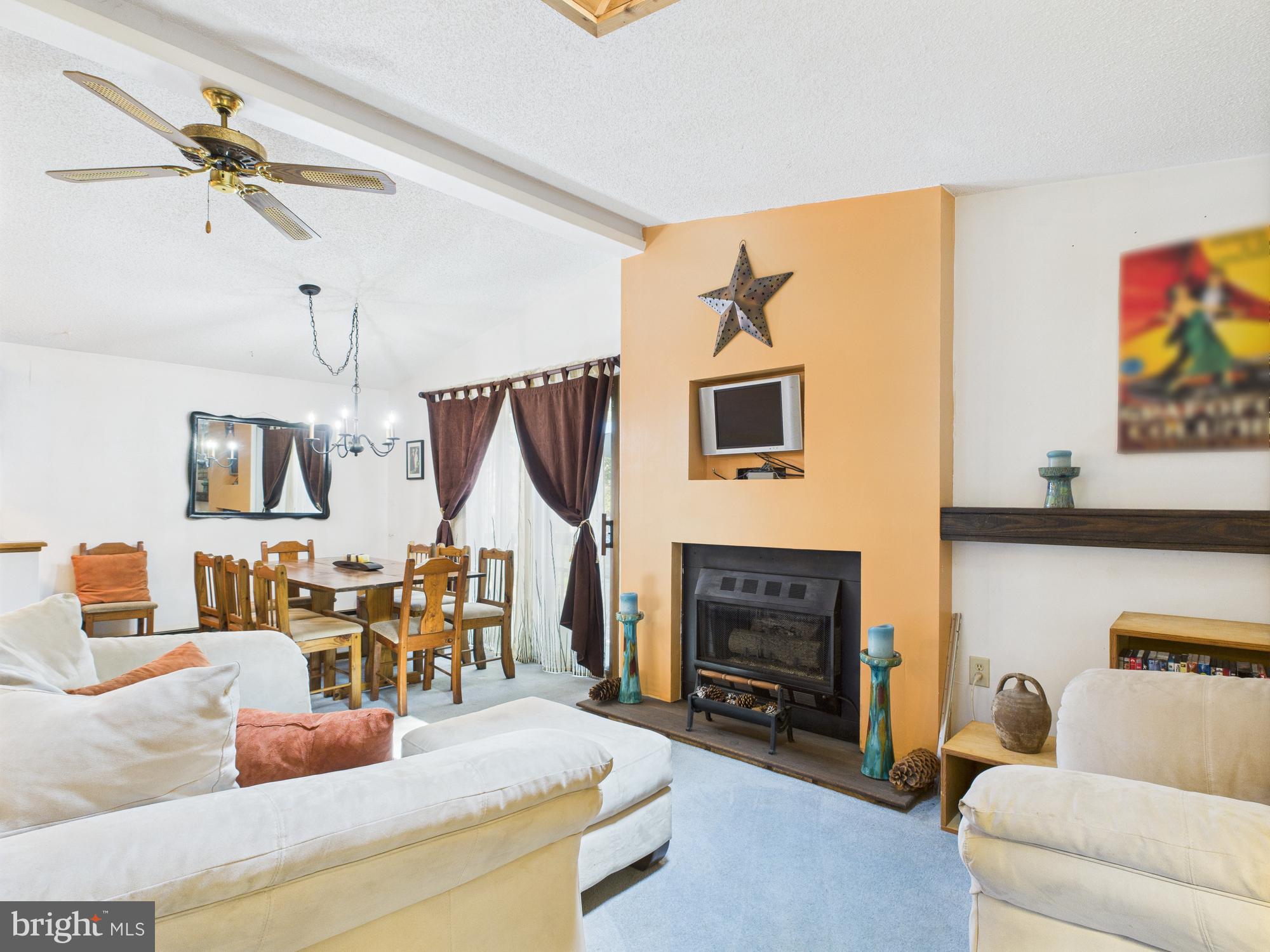 ARROWHEAD LAKE - Residential