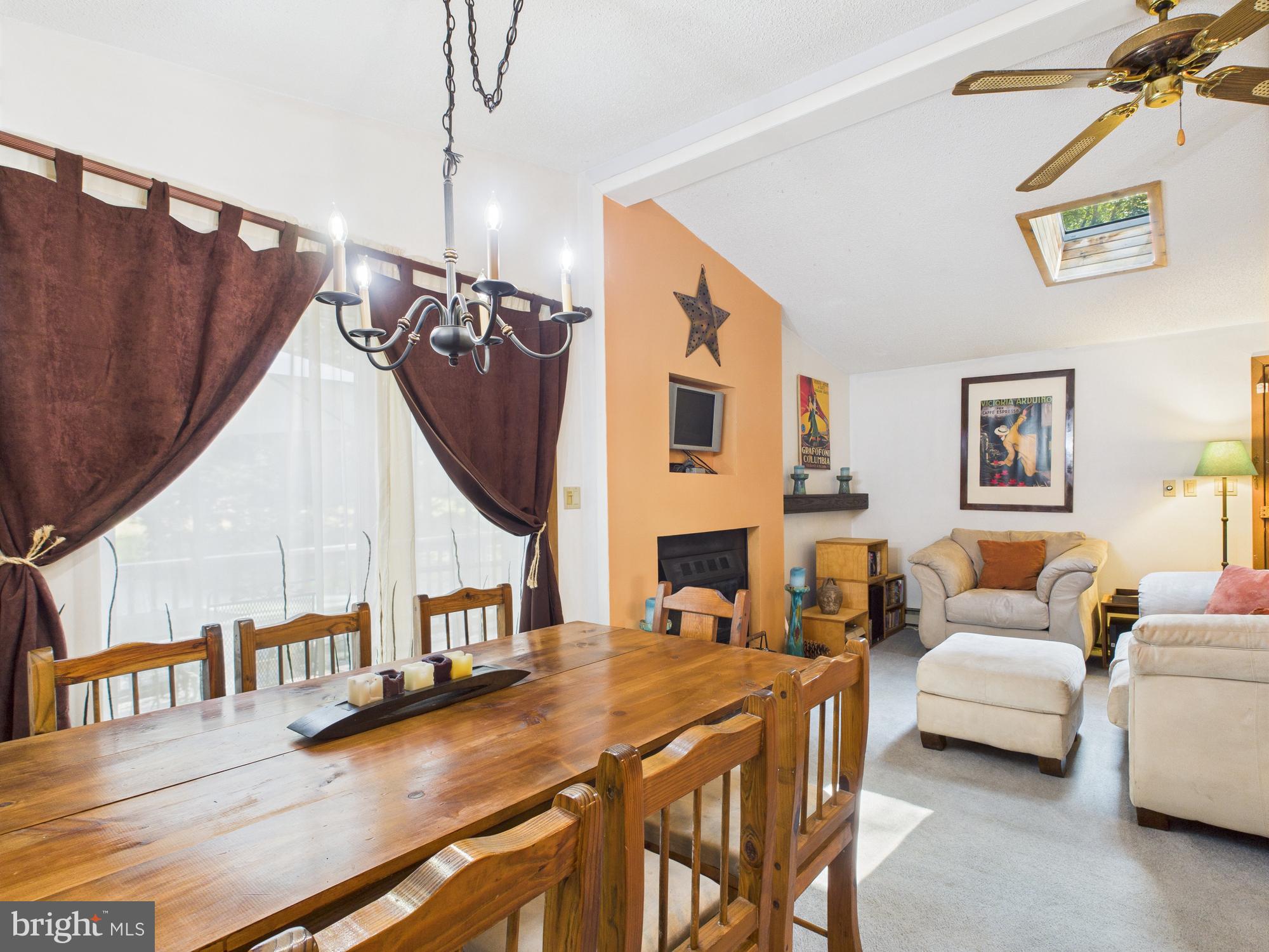 ARROWHEAD LAKE - Residential