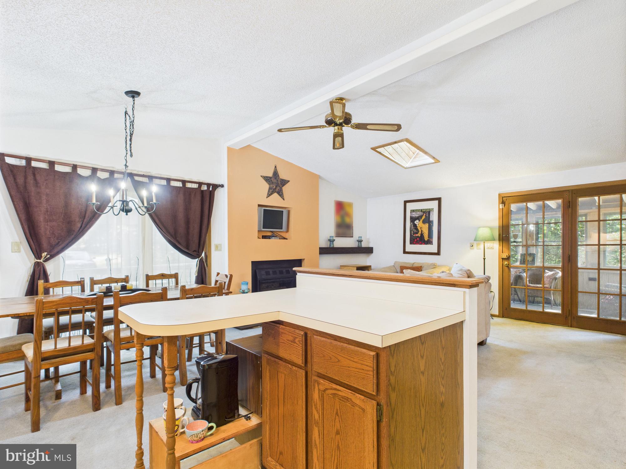 ARROWHEAD LAKE - Residential