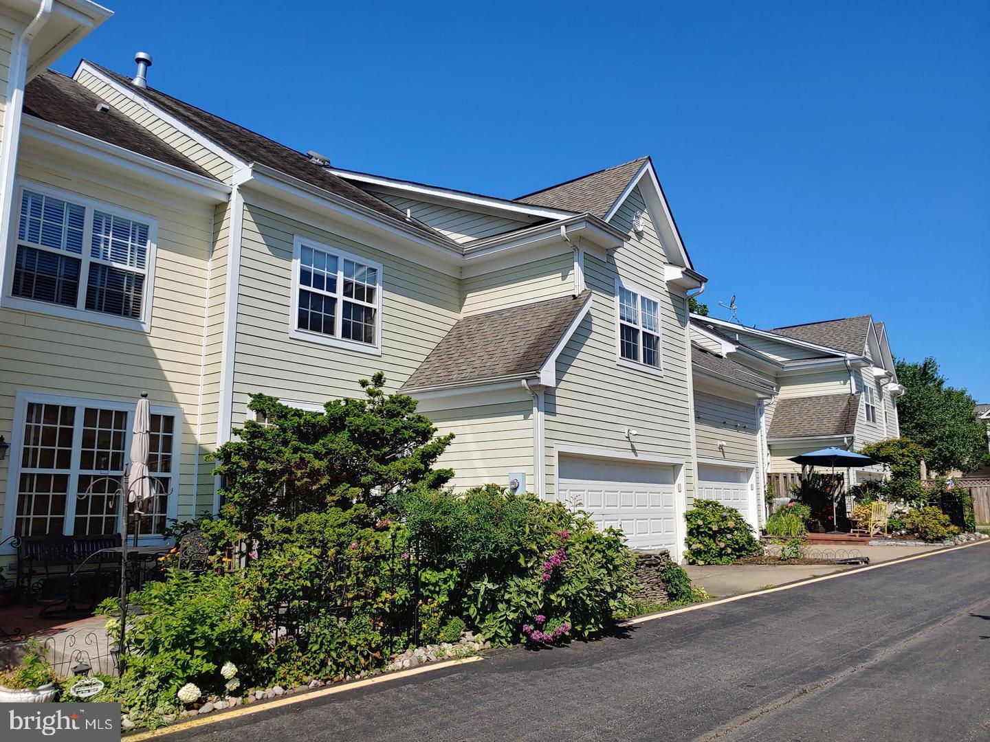 BELMONT TOWN CENTER - Residential Lease