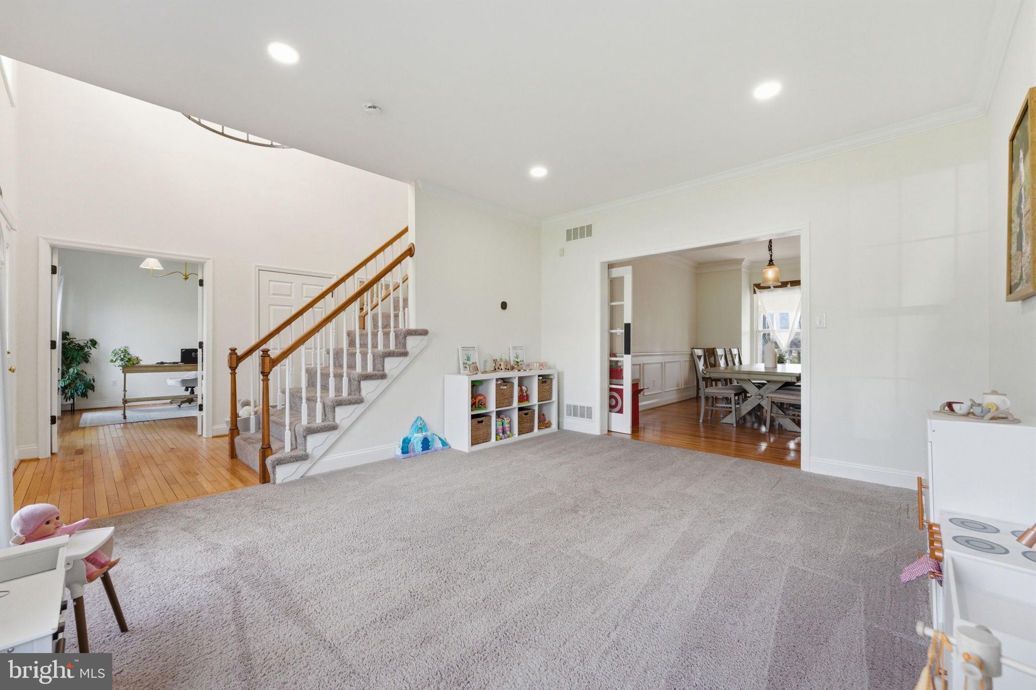 NEW GARDEN - Residential