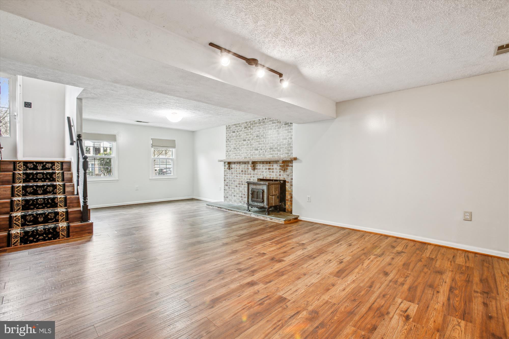 CANTERBURY WOODS - Residential Lease