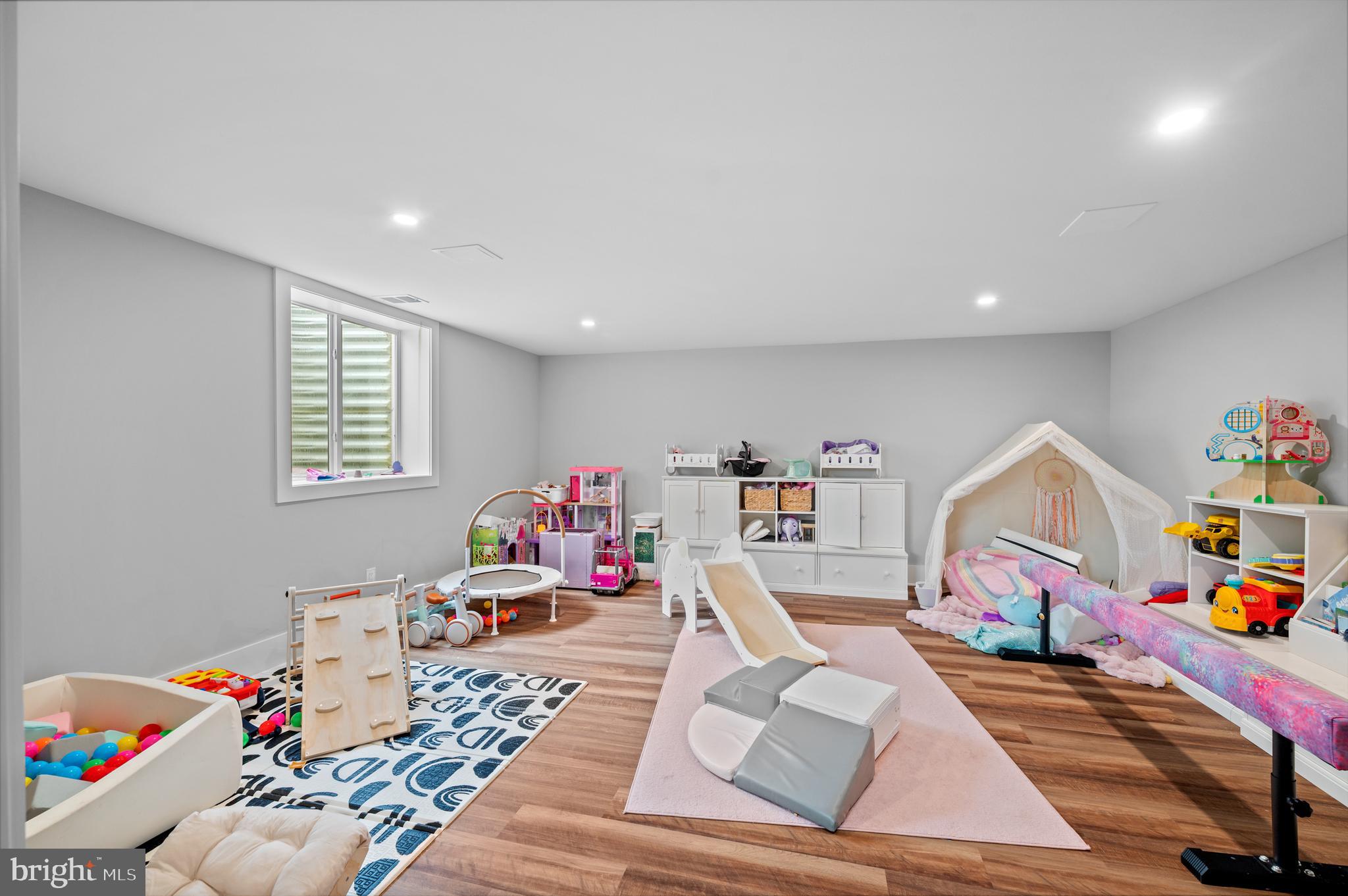 SAWMILL COURT - Residential