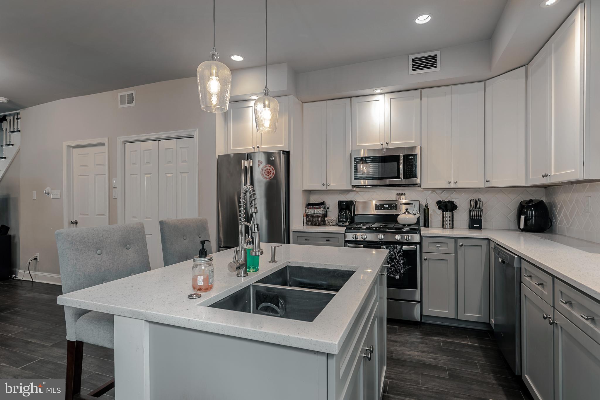 ROXBOROUGH - Residential