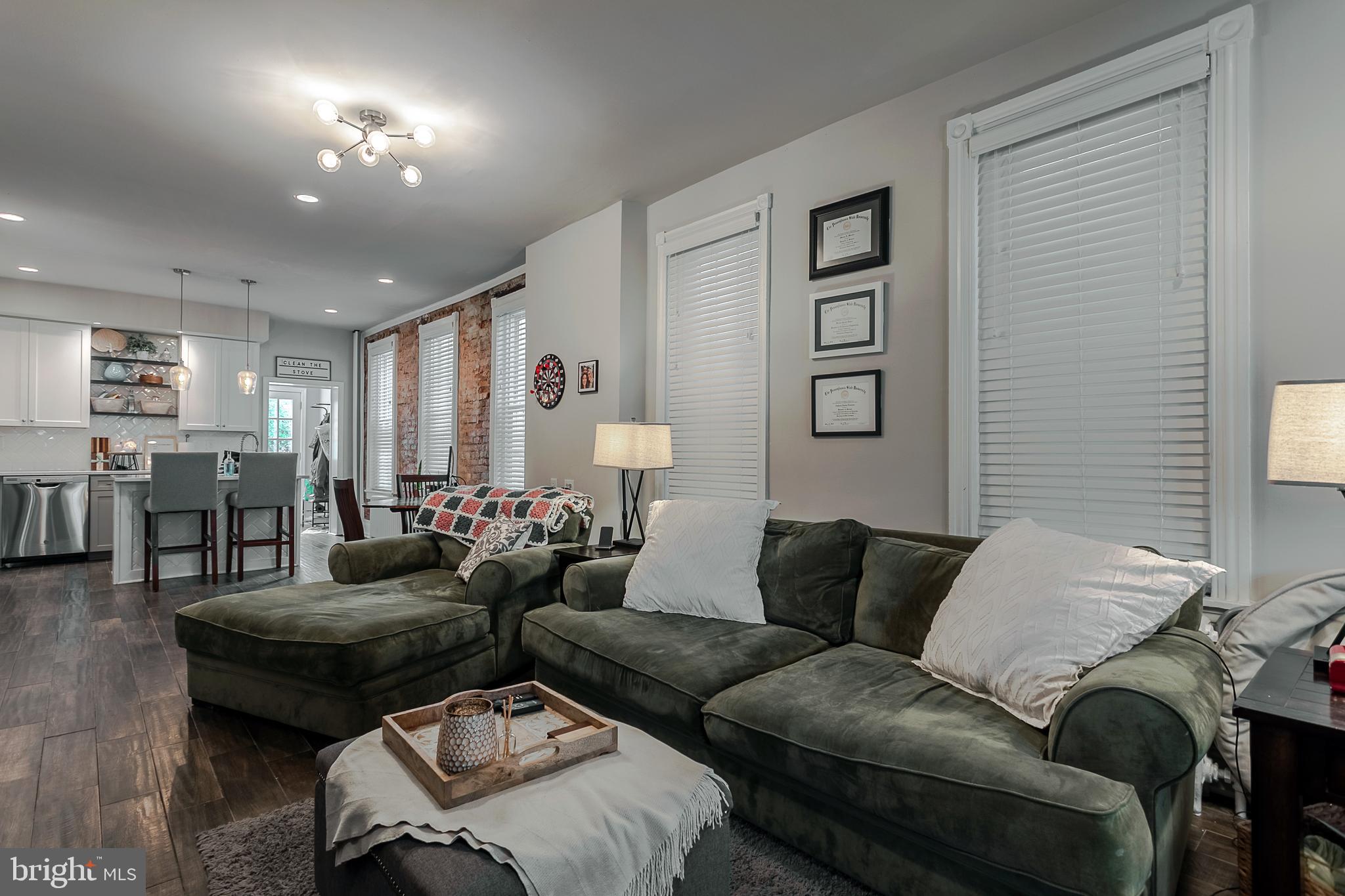 ROXBOROUGH - Residential